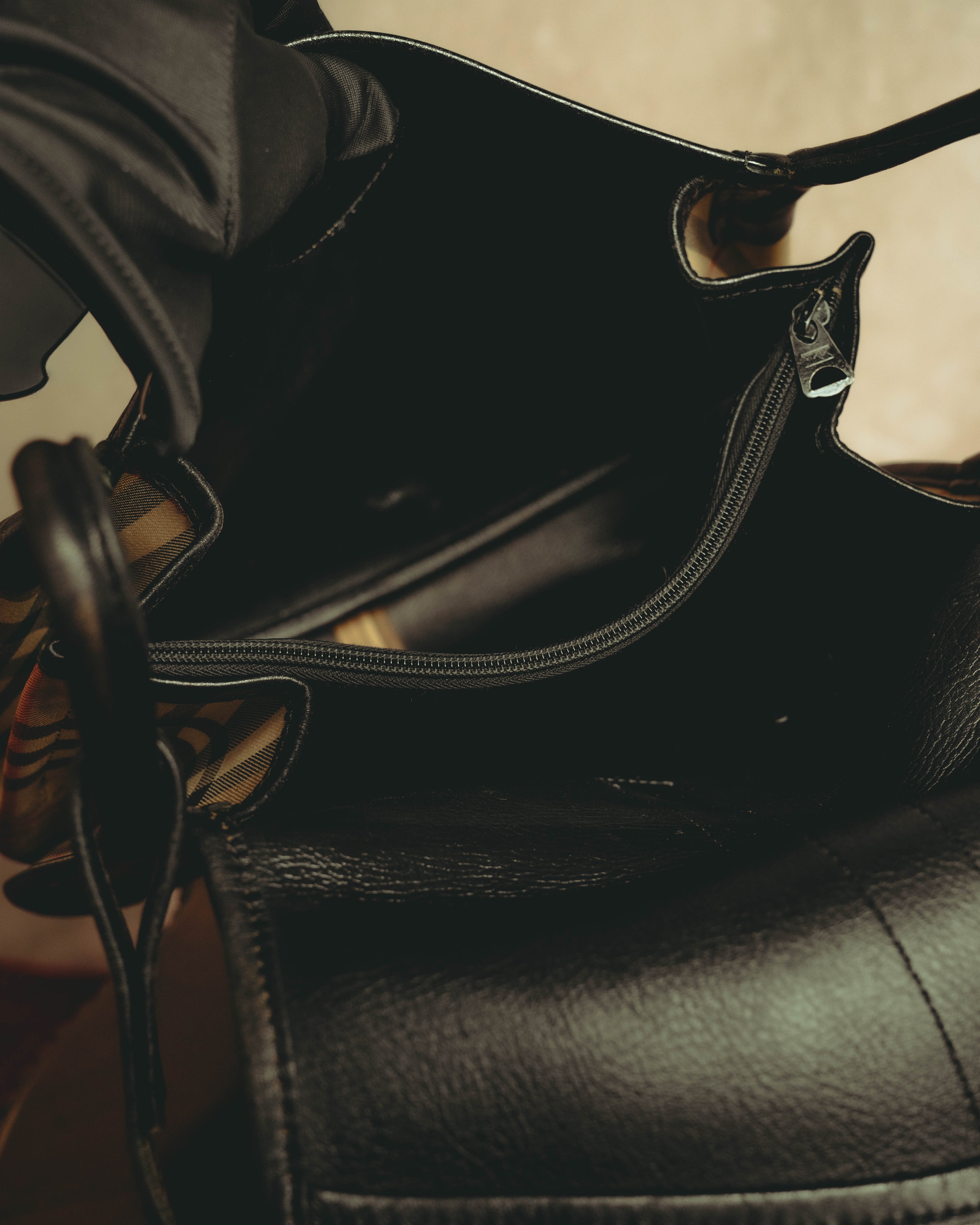 “Burberrys” 80’s-90’s Shadow horse check saddle shoulder bag