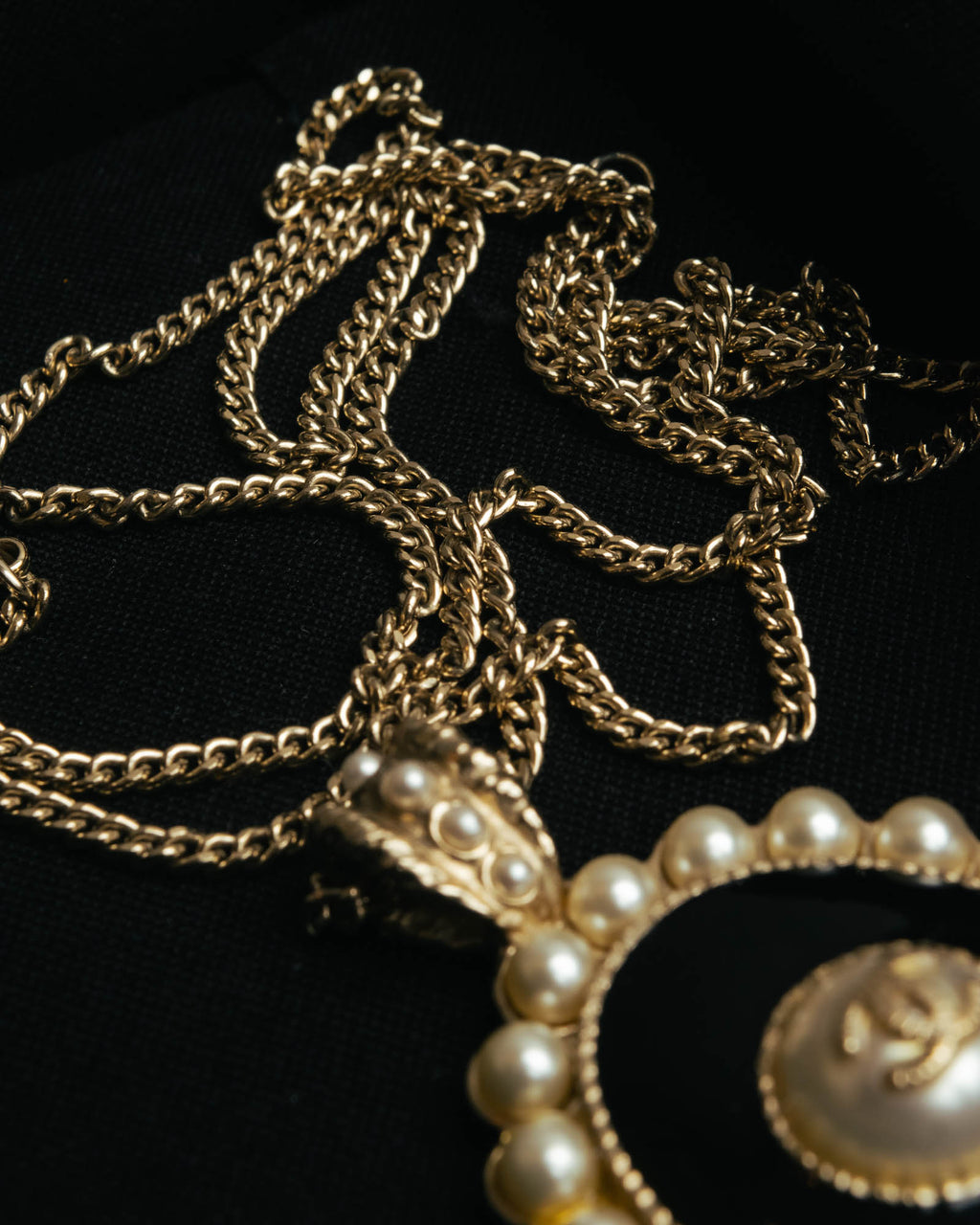 -SPECIAL- “CHANEL” 2017 Cruise Collection Pearl trimmed black pendant necklace