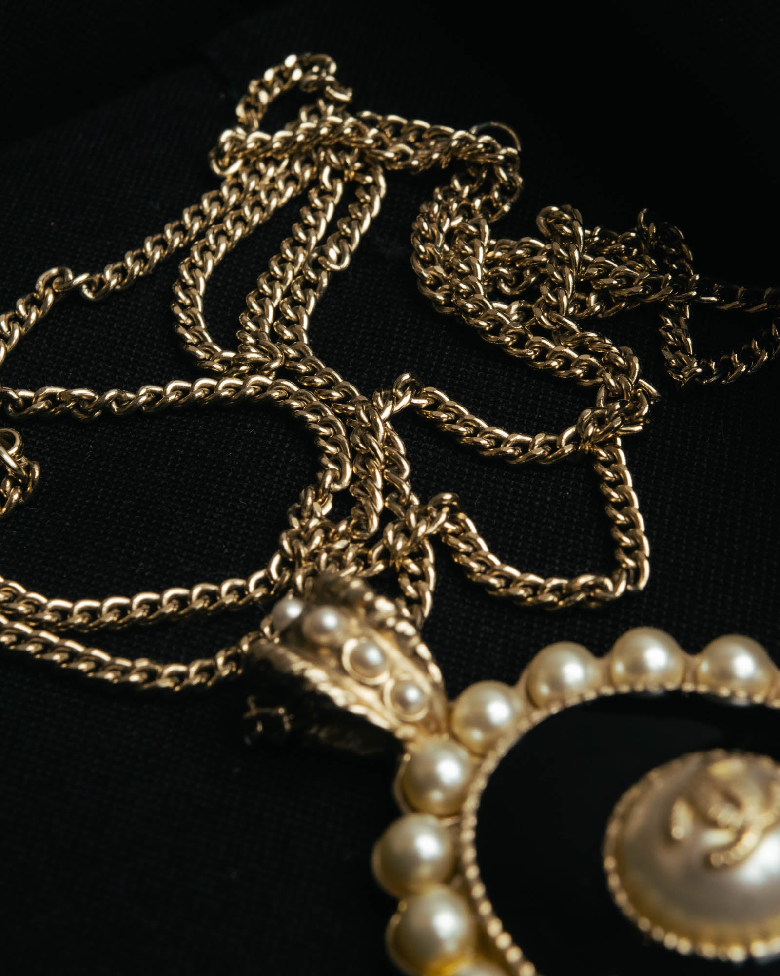 -SPECIAL- “CHANEL” 2017 Cruise Collection Pearl trimmed black pendant necklace