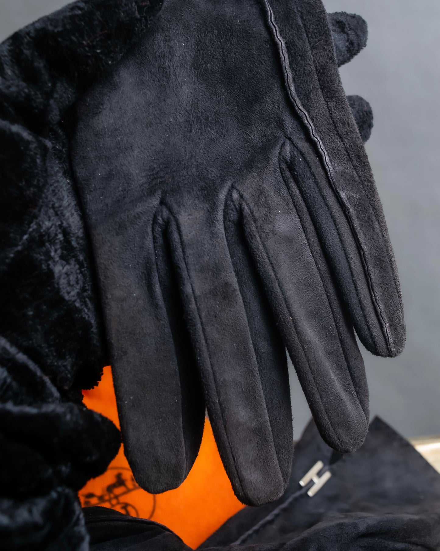 "HERMES" H motif design suede leather gloves