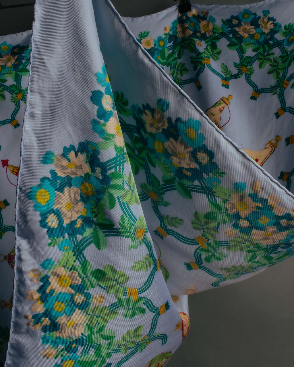 "GUCCI" 90's-00's Vintage botanical and perfume bottle silk scarf