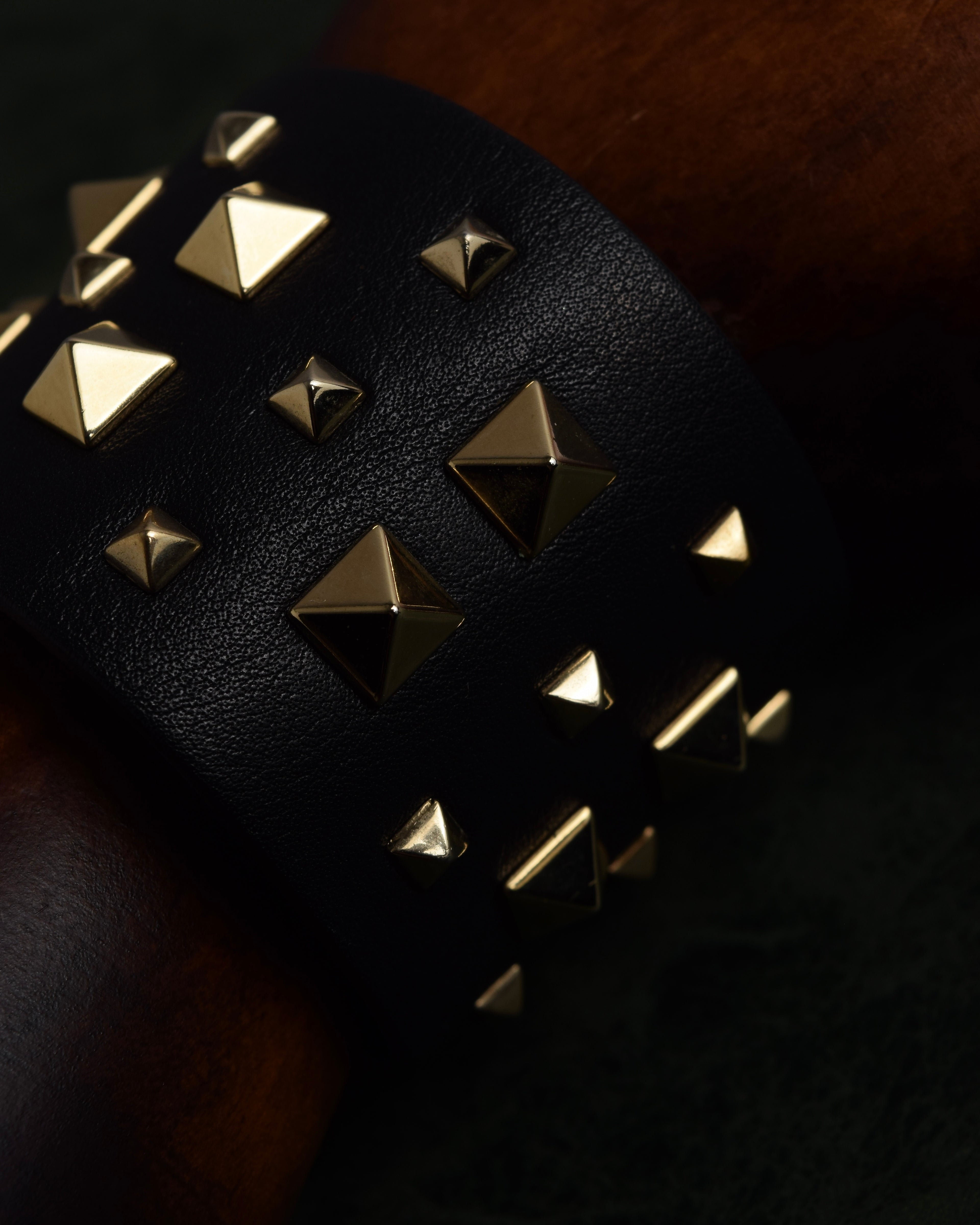 "VALENTINO" Pyramid stud design double buckle leather bracelet