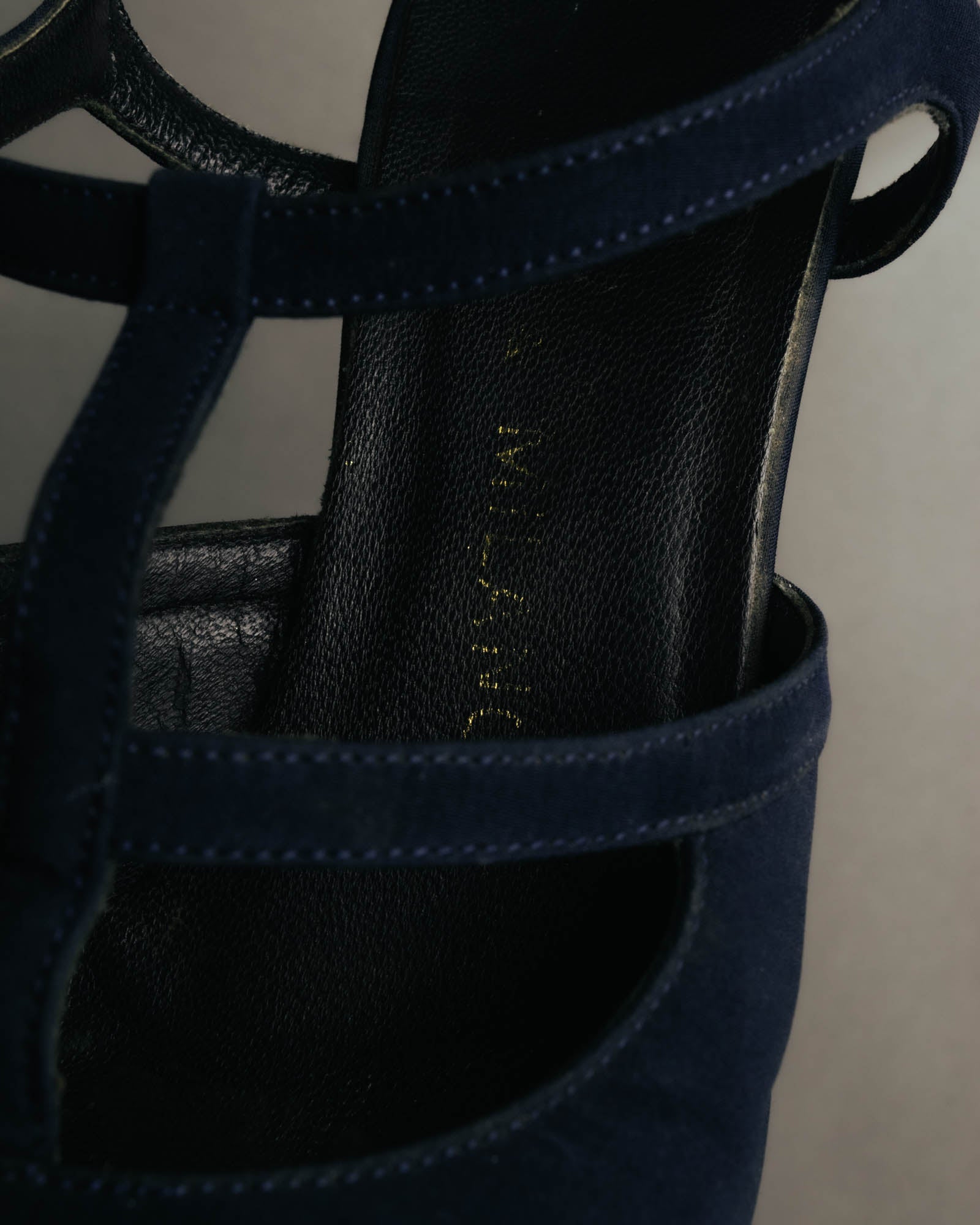 "PRADA" 90's-00's Dark navy t-strap pumps