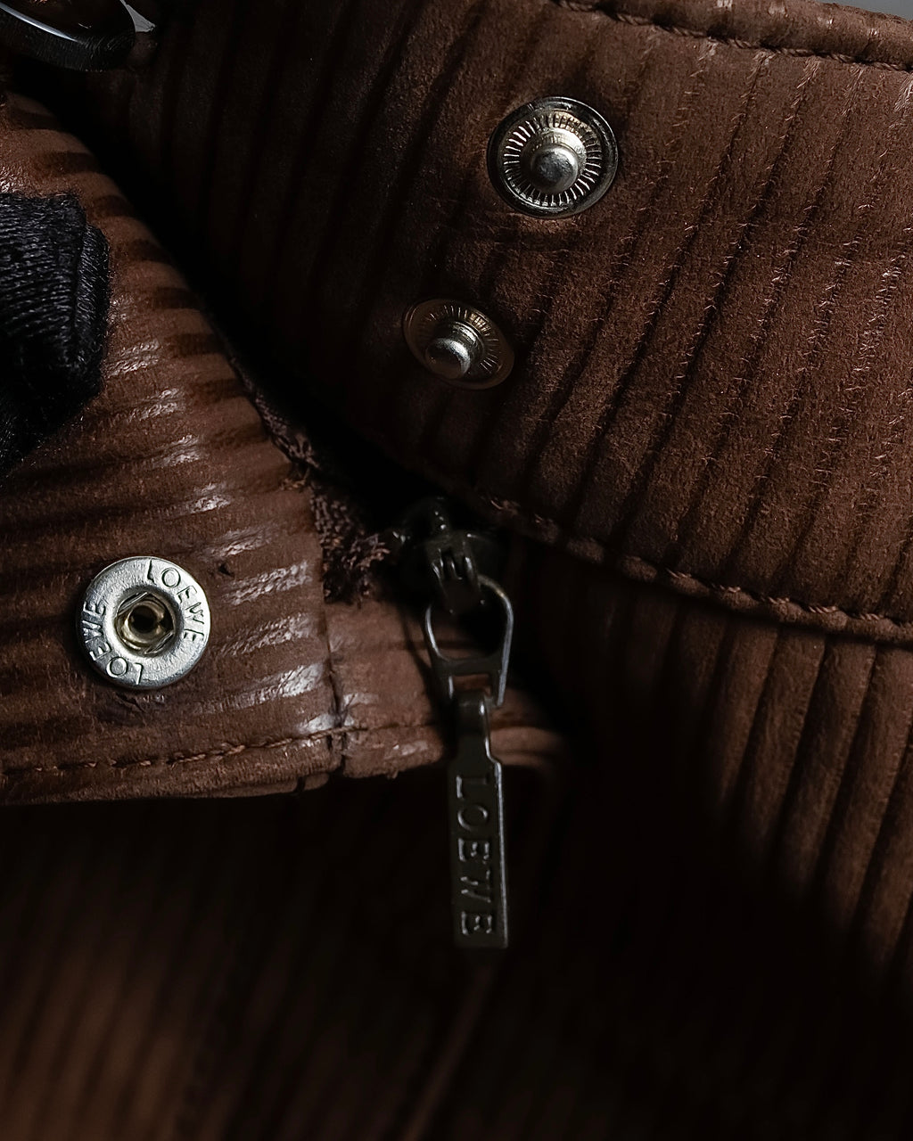 "LOEWE" Three-dimensional ribbed lamb leather set up