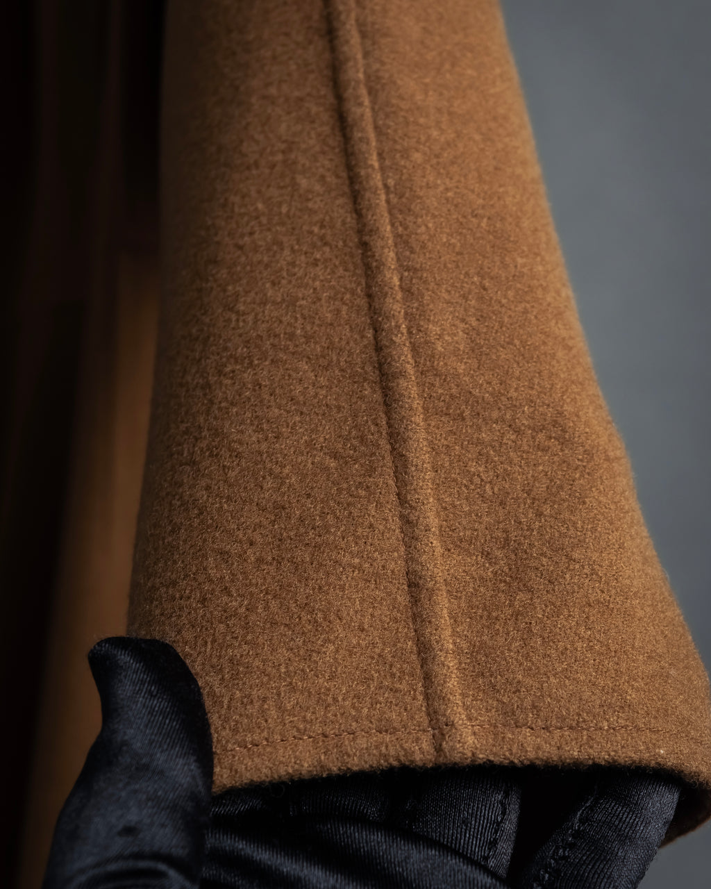 -SPECIAL- "Christian Dior" 80's-90's
Shaped flare silhouette collarless coat