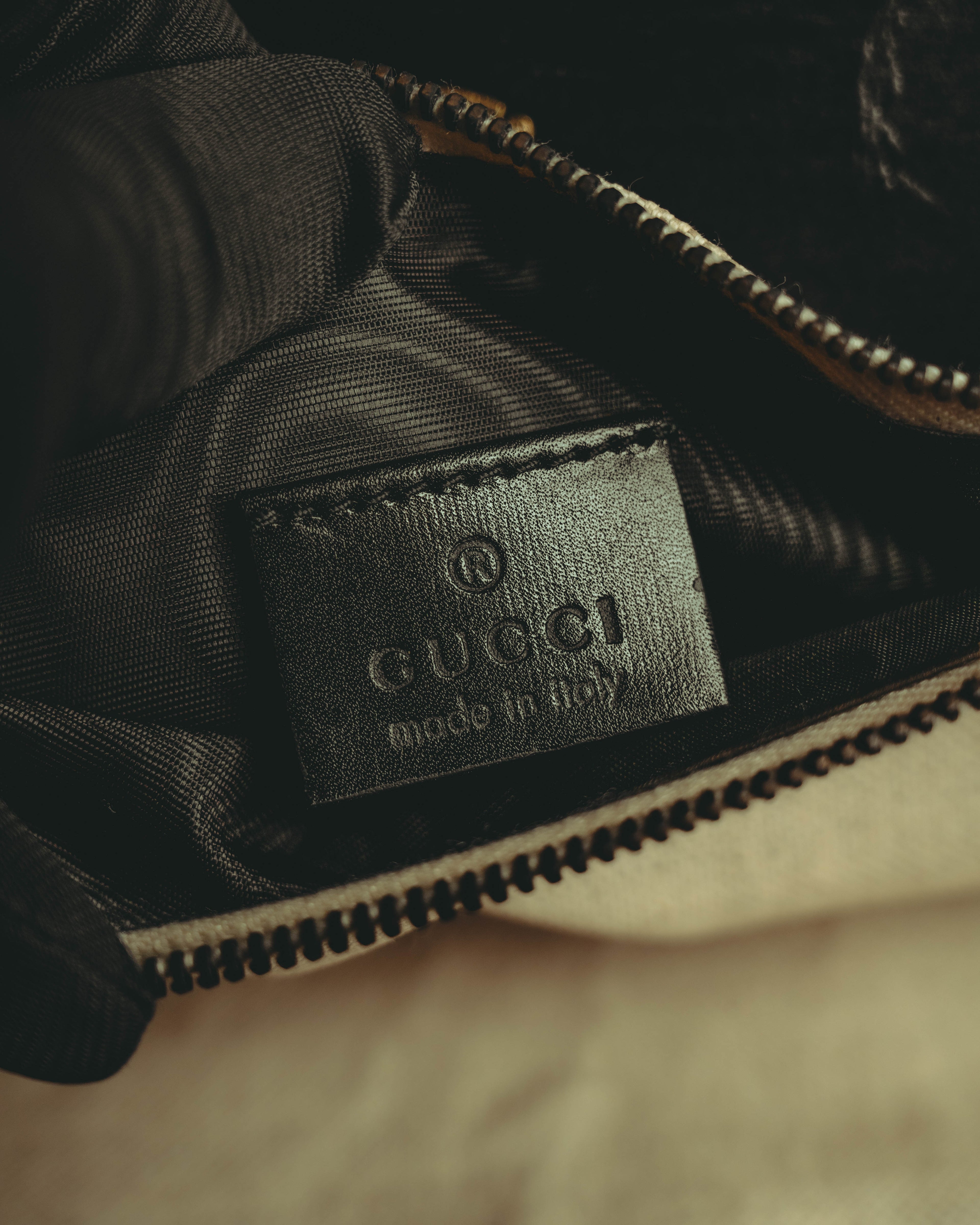 -SPECIAL- “GUCCI” 2012-2016 crossover-era crest studded doctor bag