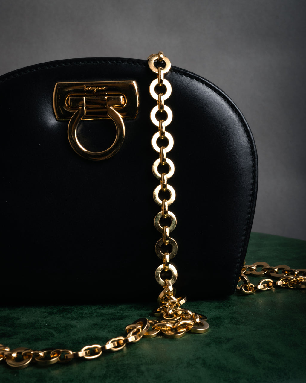 “Salvatore Ferragamo” 90’s Gancini half moon chain shoulder bag