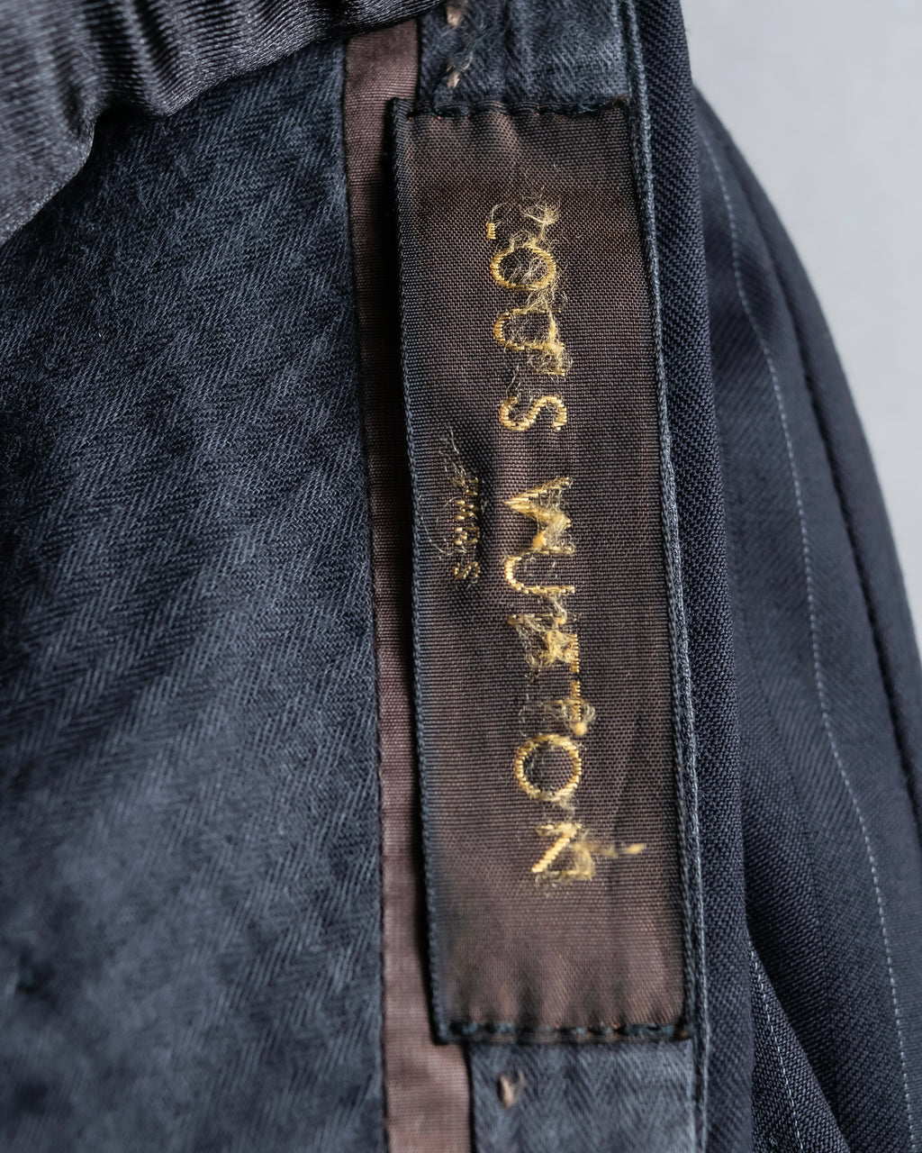 "LOUIS VUITTON" 2 button relaxed tailored jacket & no tuck tapered slacks set up