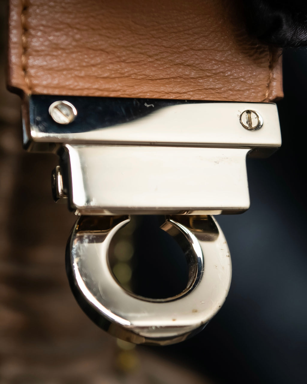 "Ferragamo" Gancini motif leather bangle