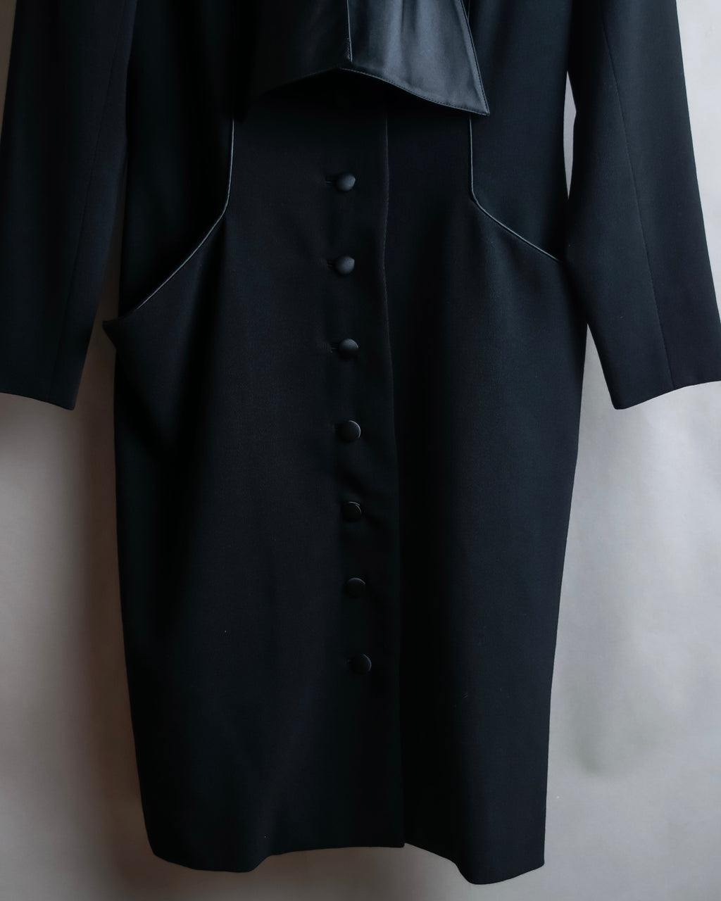 "HERMES" Ribbon scarf detail shaped coat