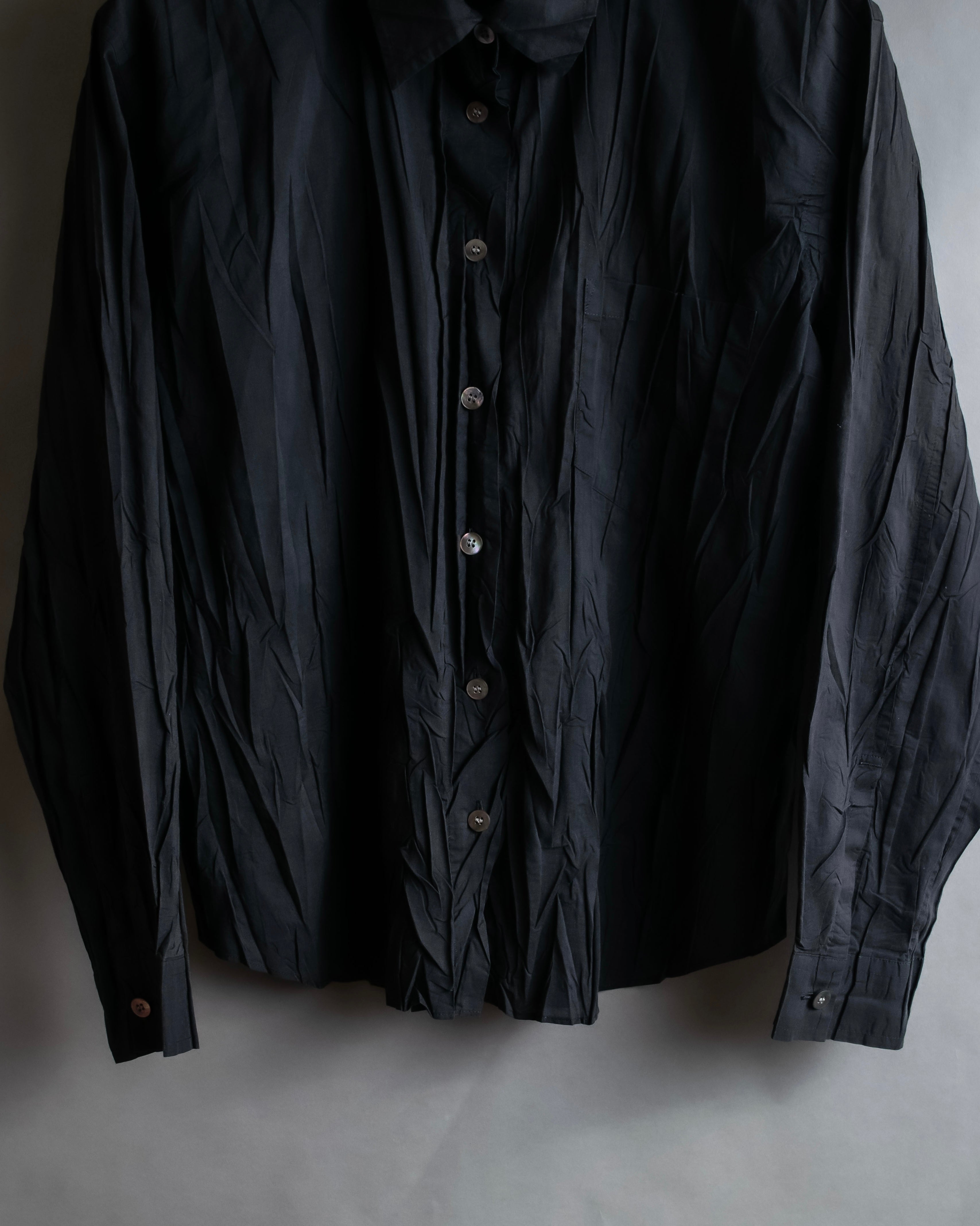 "PLEATS PLEASE ISSEY MIYAKE"
 Irregularly washed shirt jacket