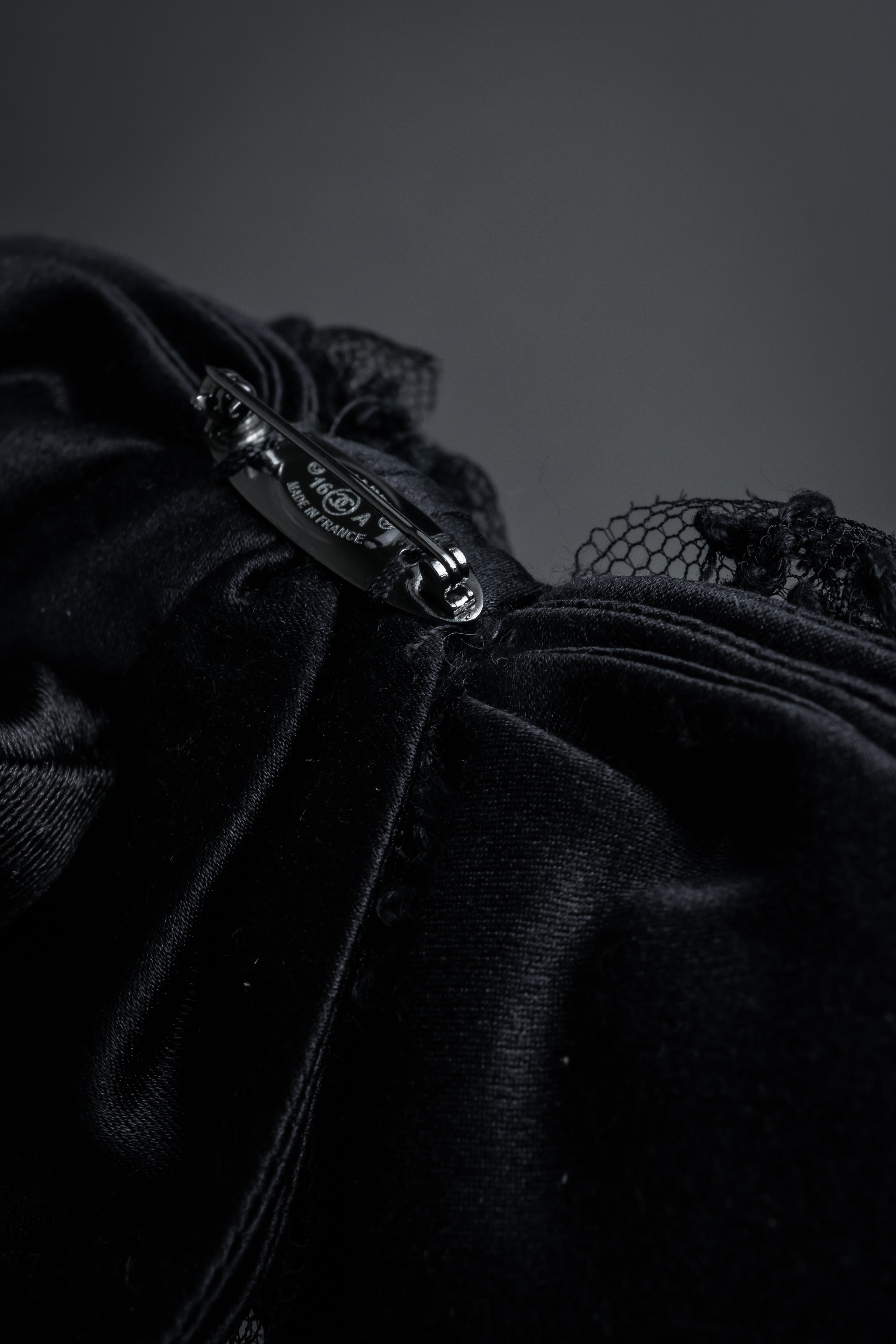 "CHANEL" 16AW Tulle lace design ribbon brooch