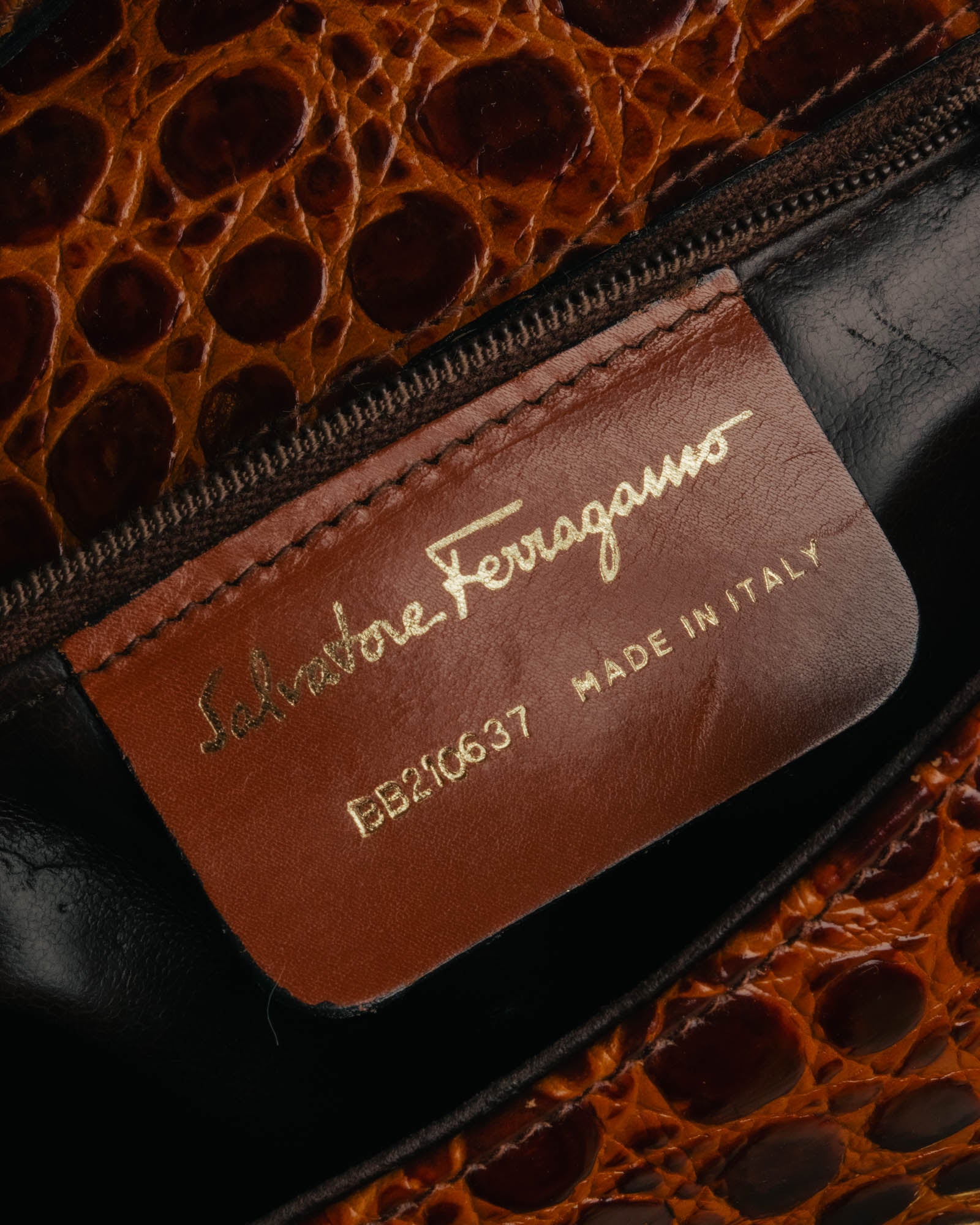 -SPECIAL- "Salvatore Ferragamo" 90's Glossy crocodile pattern shoulder bag