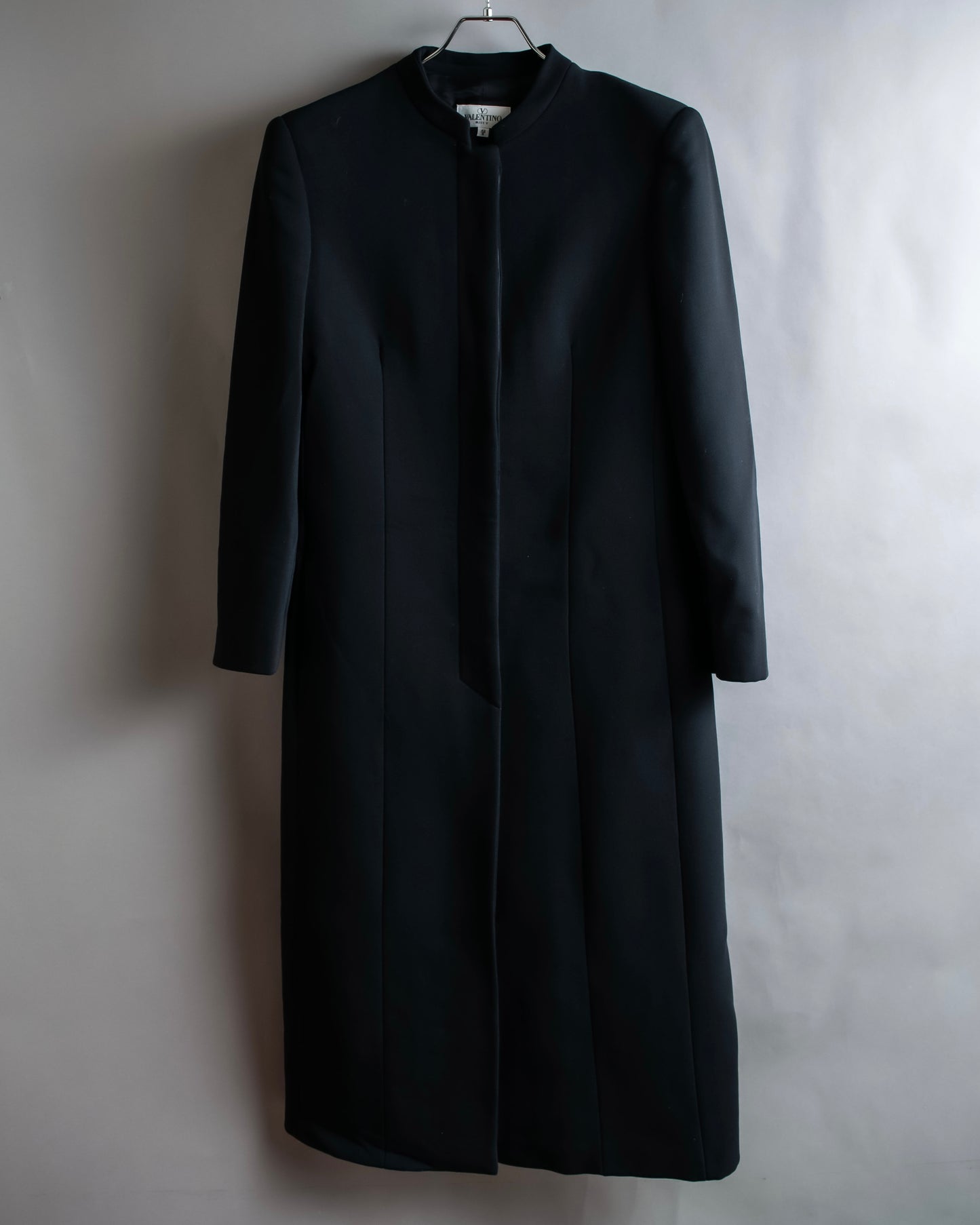 "VALENTINO" Solid no collar dart shaped long coat