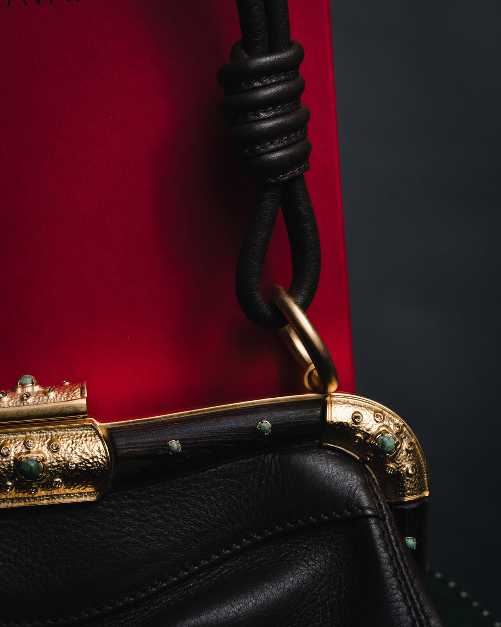 –SPECIAL– "VALENTINO GARAVANI"
00’s Jeweled frame leather bag