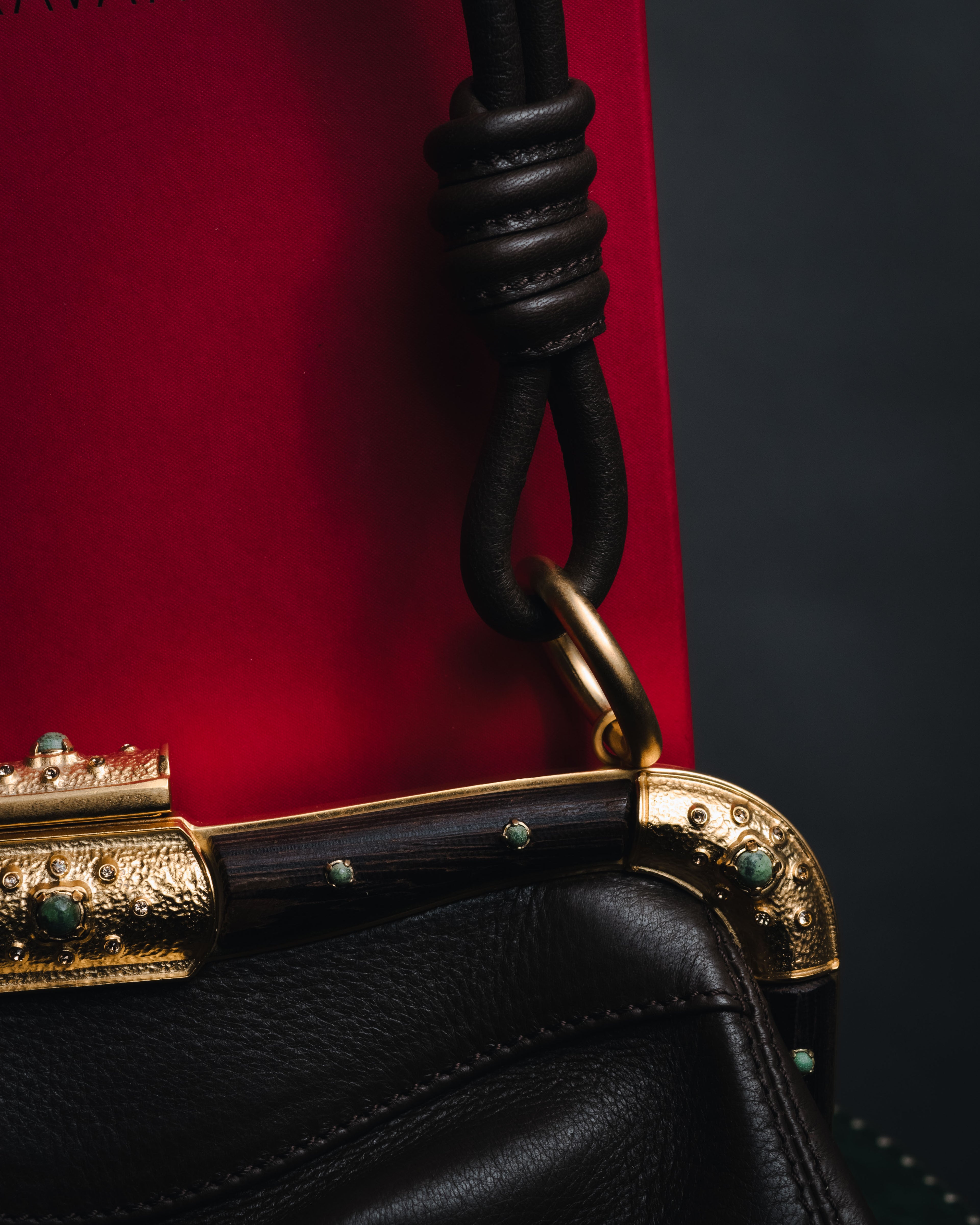 –SPECIAL– "VALENTINO GARAVANI"
00’s Jeweled frame leather bag