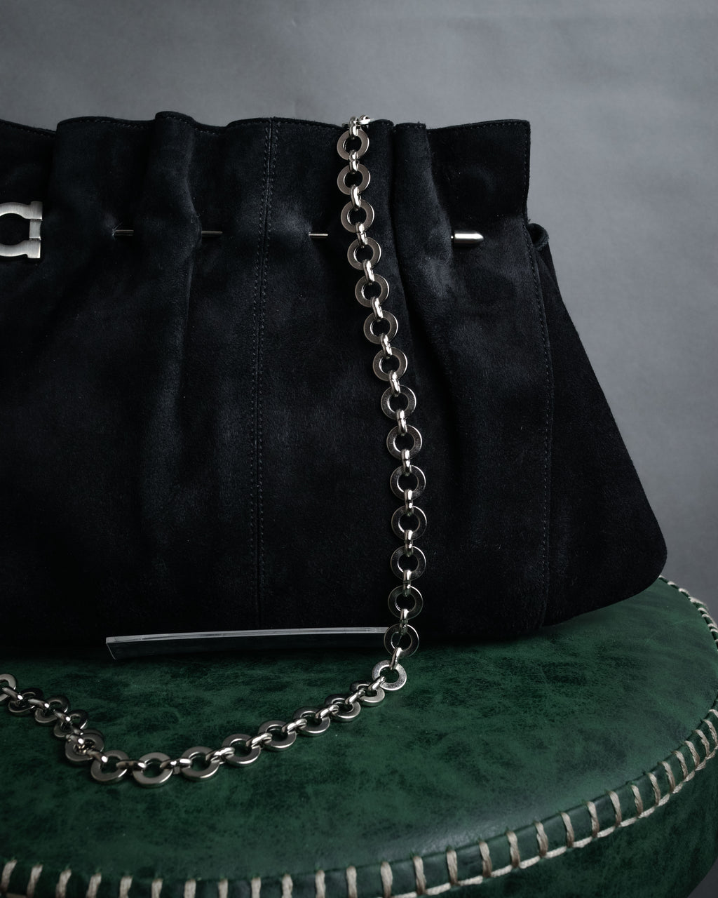 “Salvatore Ferragamo“ 90’s-00’s Suede gancini chain shoulder bag