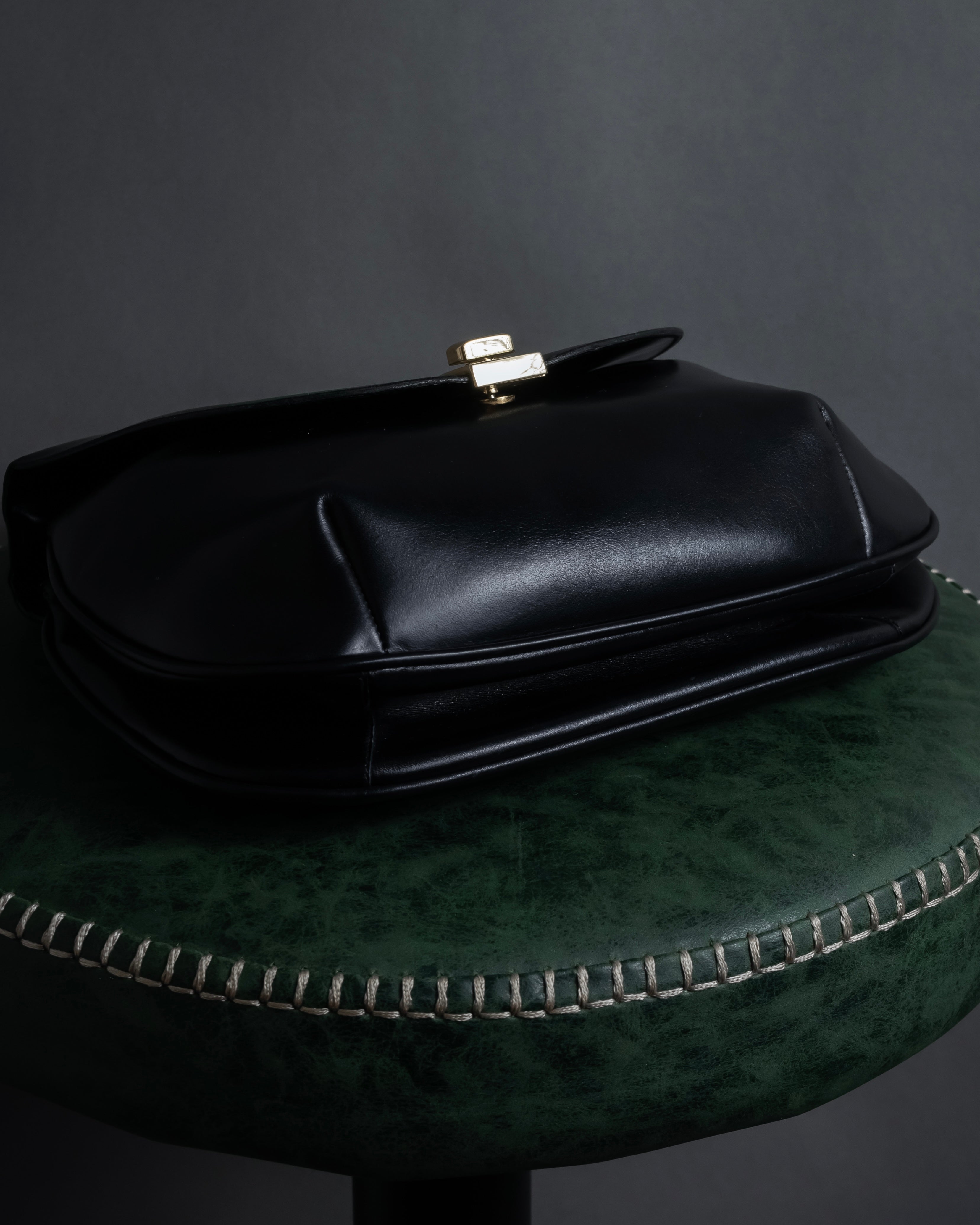 -MOOD Christmas Collection-
"CELINE" 70's Curved organic silhouette bamboo leather hand bag