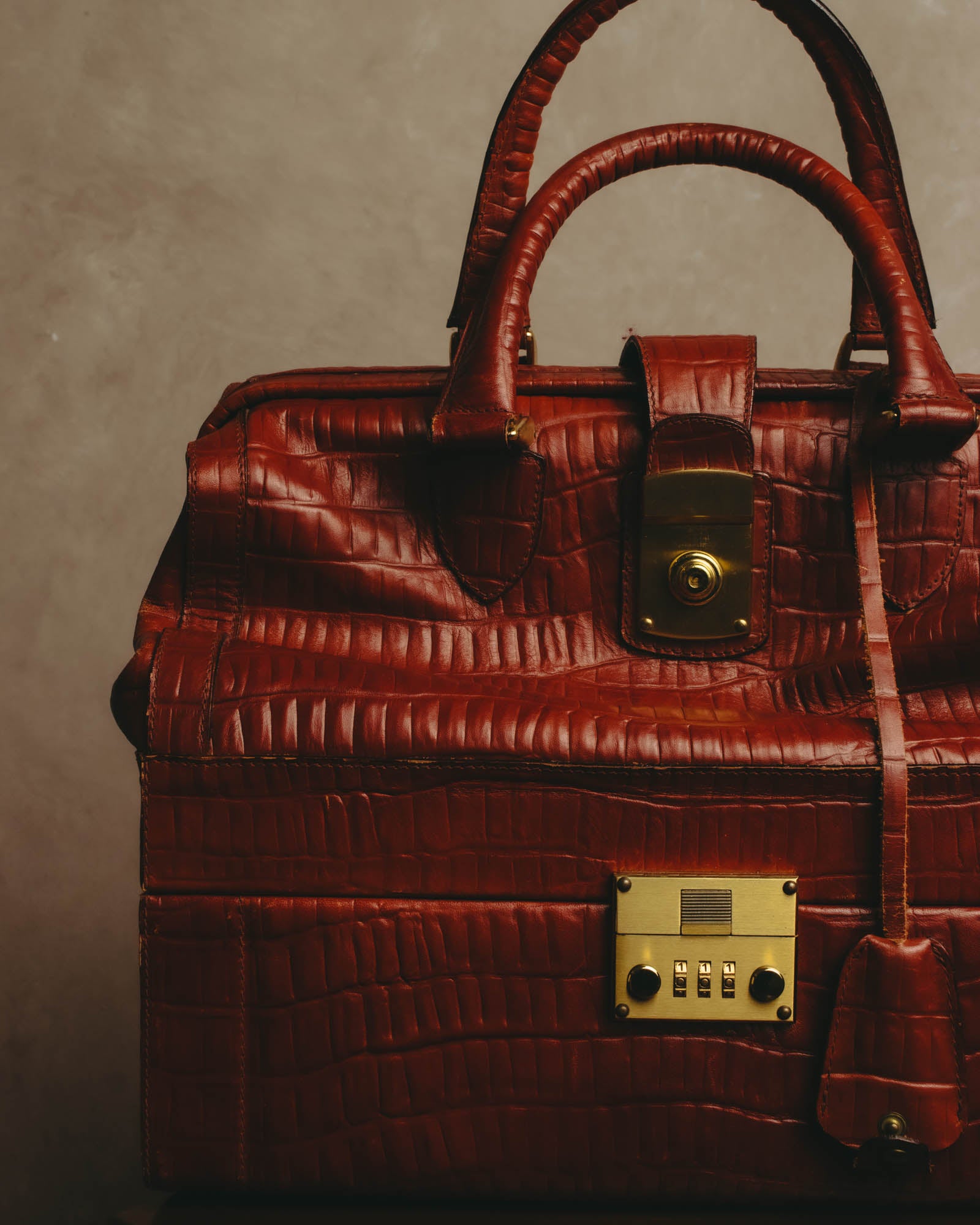 -SPECIAL- “Giorgio Armani” 90’s-00’s Crocodile embossed leather frame bag