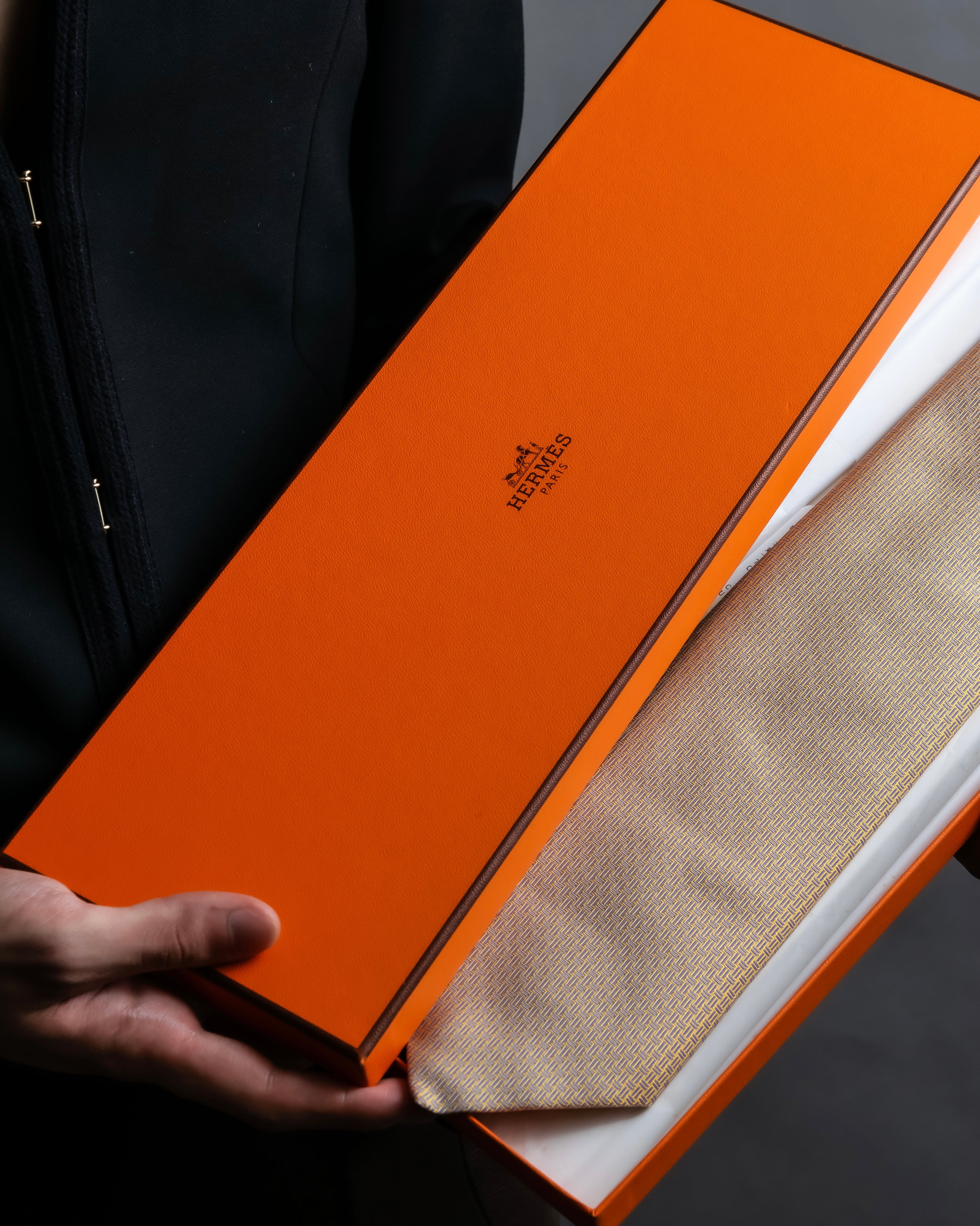 “HERMES” Double line patterned silk tie