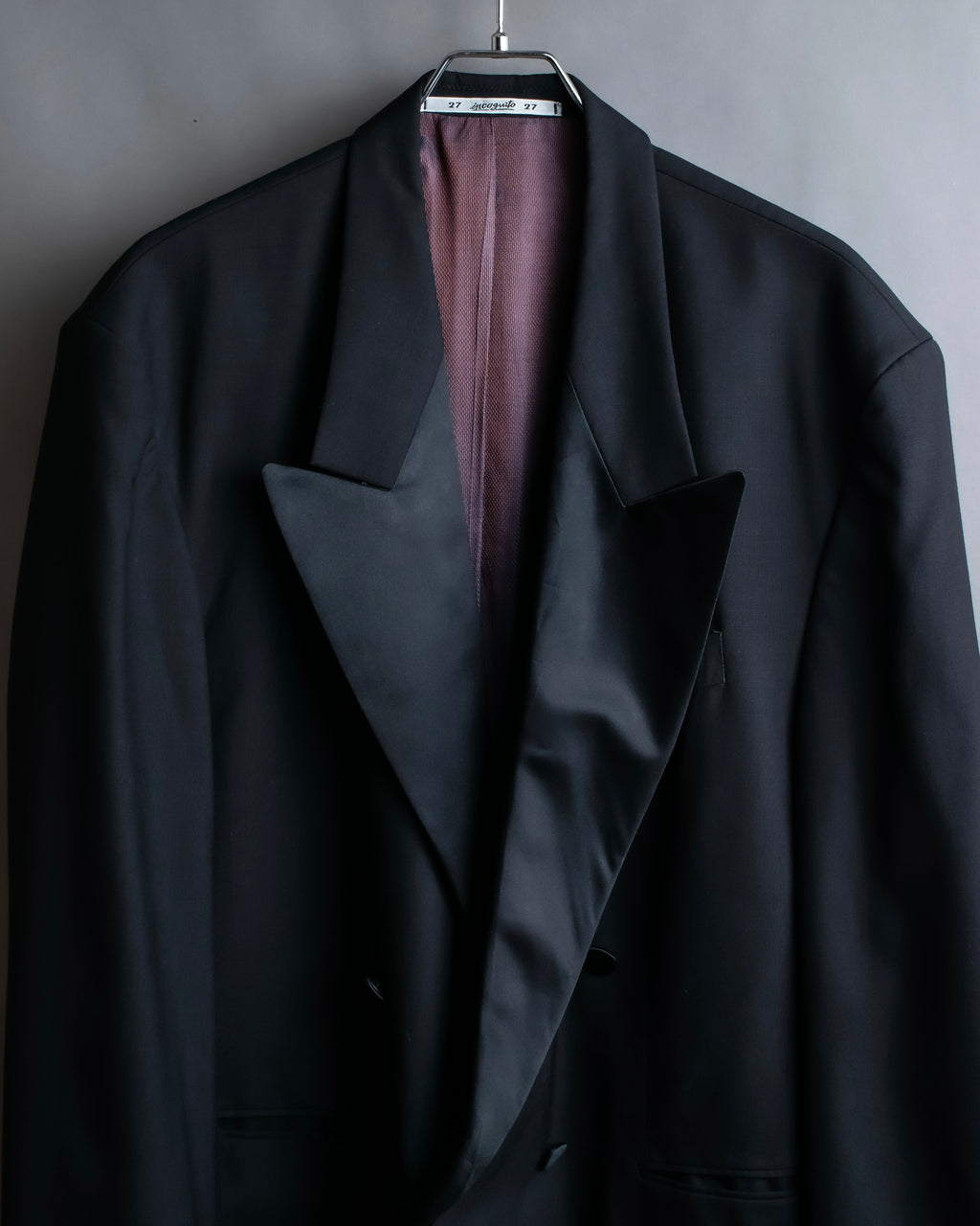 “INCOGUITO“ Shiny peak lapel double breasted tailored jacket
