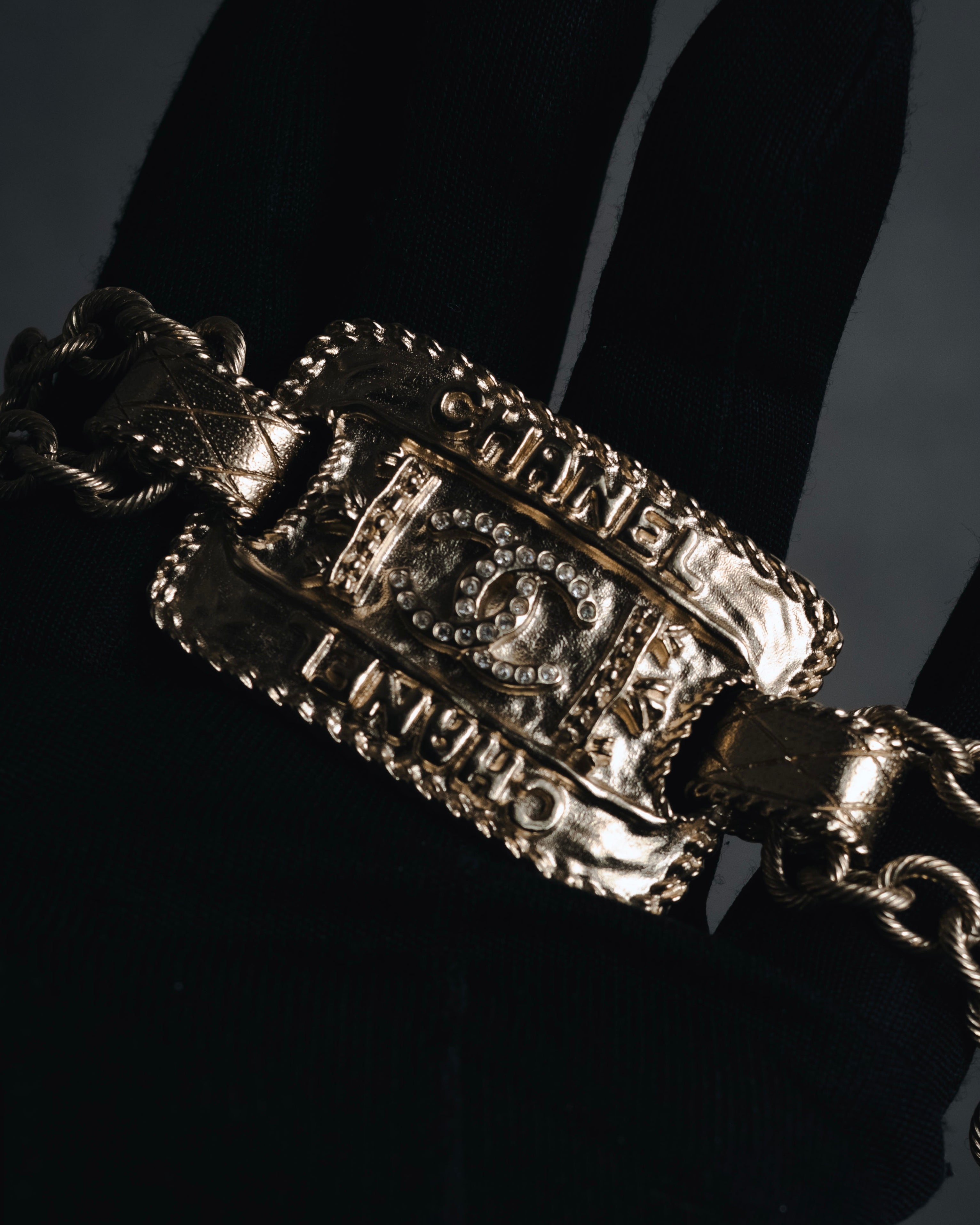 –SPECIAL– "CHANEL"
21's Vintage-inspired ornate plaque rope chain bracelet