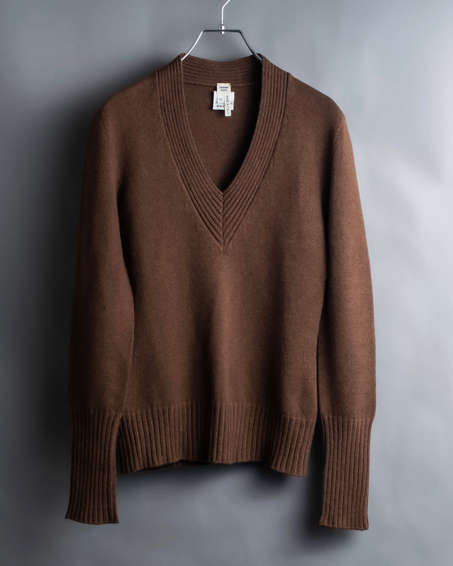 "HERMES" 100% cashmere V neck design knit