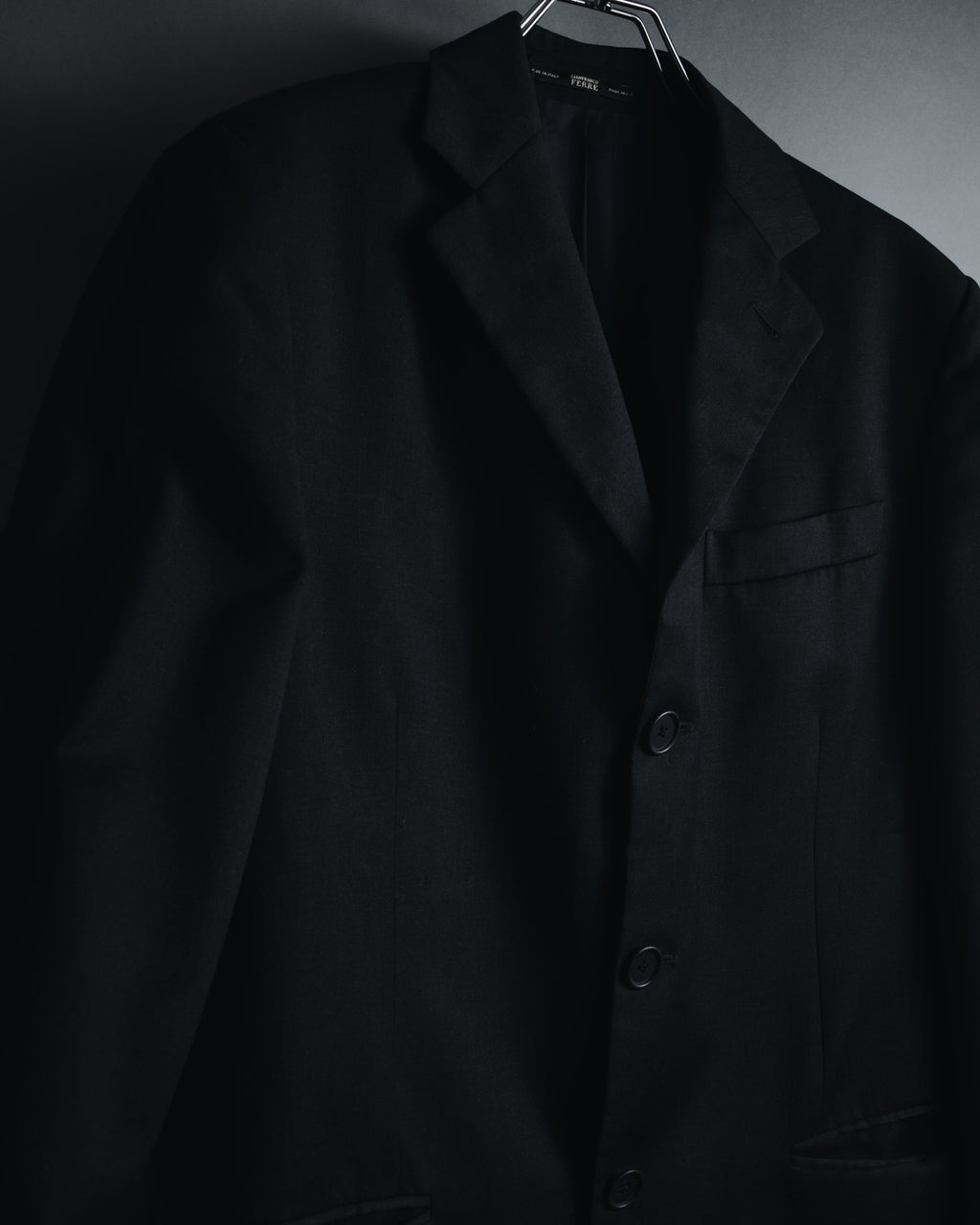 "GIANFRANCO FERRE" 90’s-00’s architecturally tailored three button wool blazer