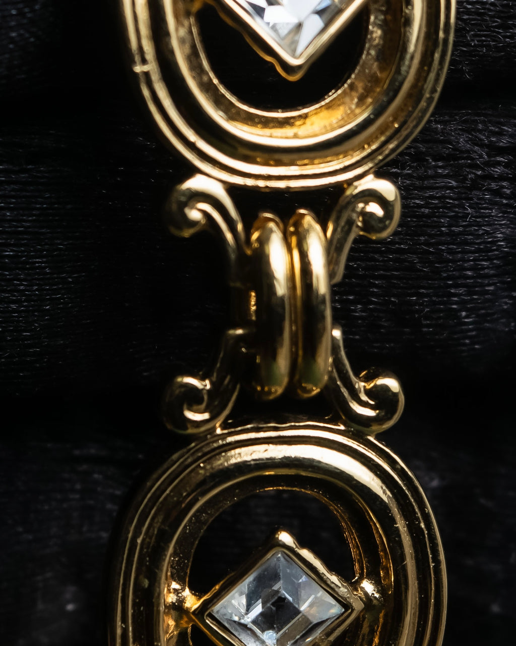 "YVES SAINT LAURENT" Art Nouveau motif gold bracelet