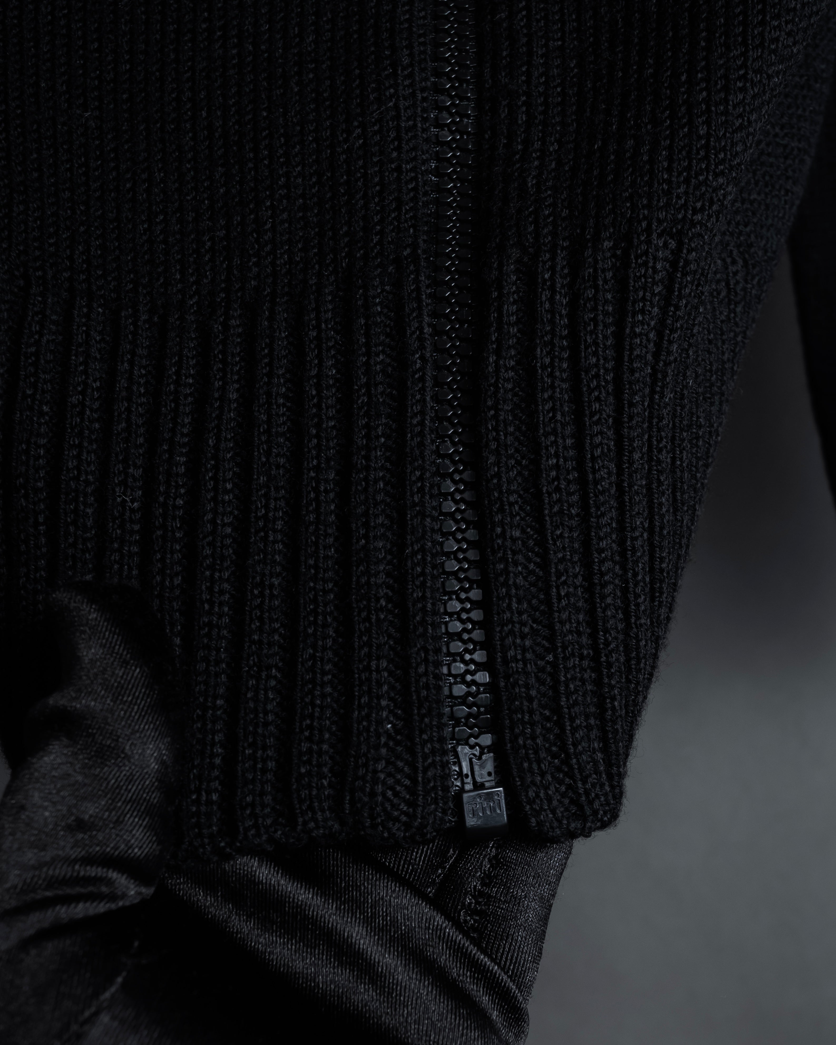 "FENDI" Raglan sleeves short length zip-up knit