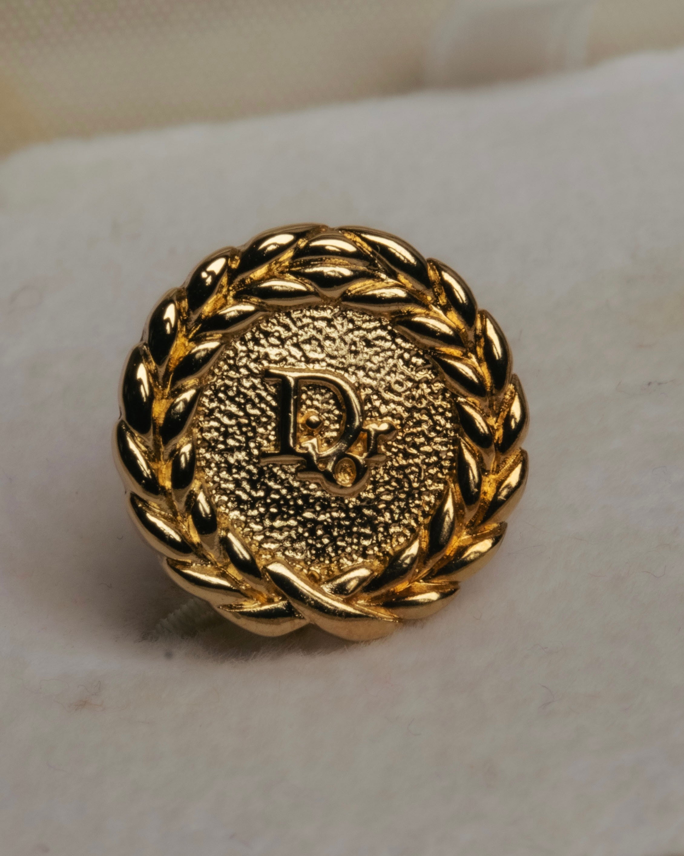 “Christian Dior” 80’s-90’s Laurel rope motif D logo earrings