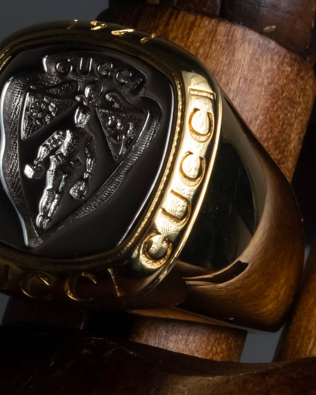 "GUCCI" Coat of arms engraved design ring
