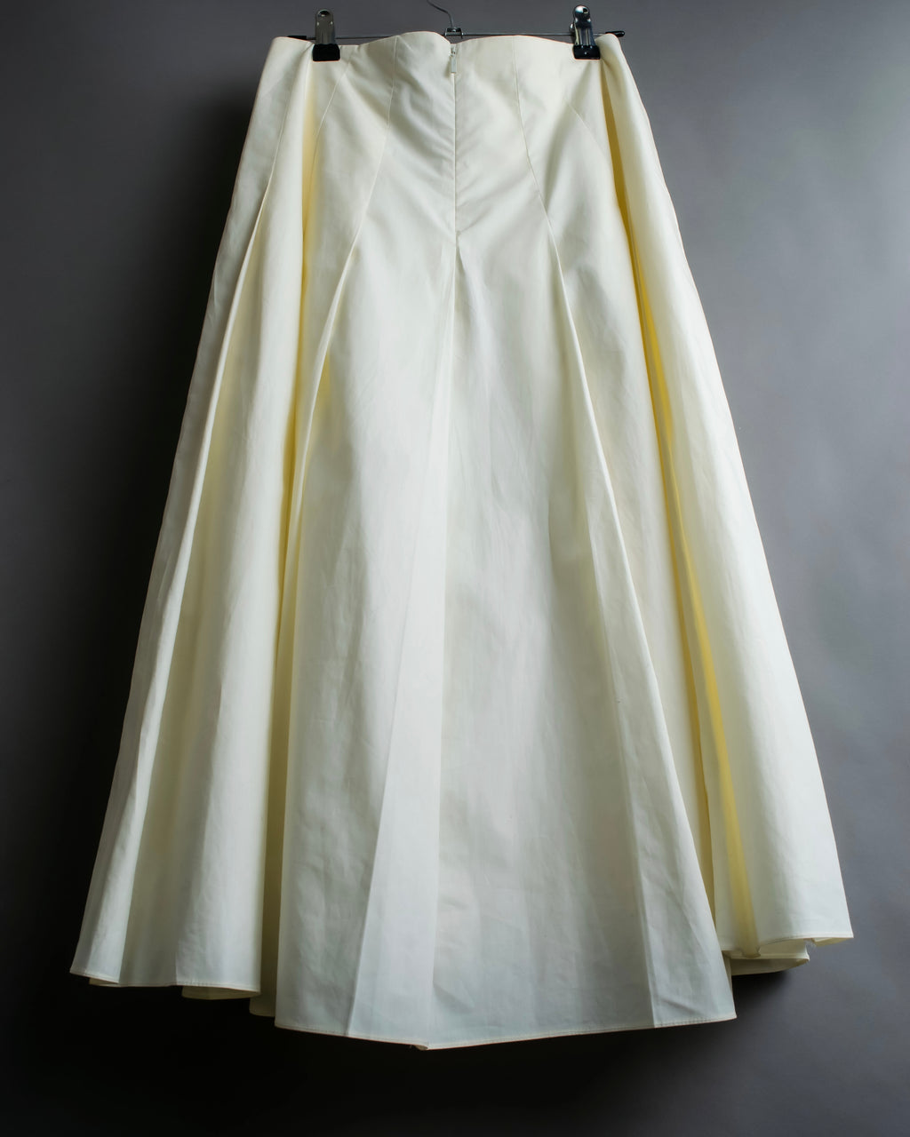 "FENDI" hole pattern and tack designed skirt