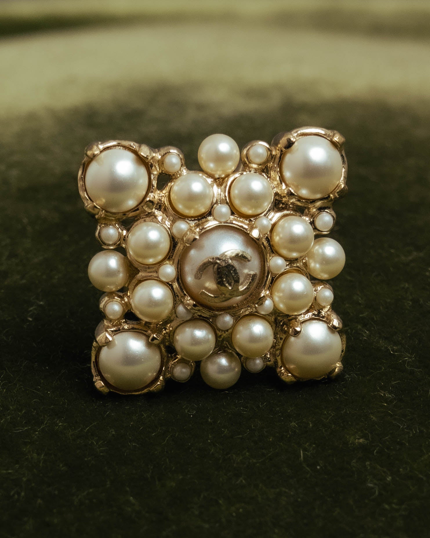 -SPECIAL- “CHANEL” 2013 high summer pearl cc cocktail ring