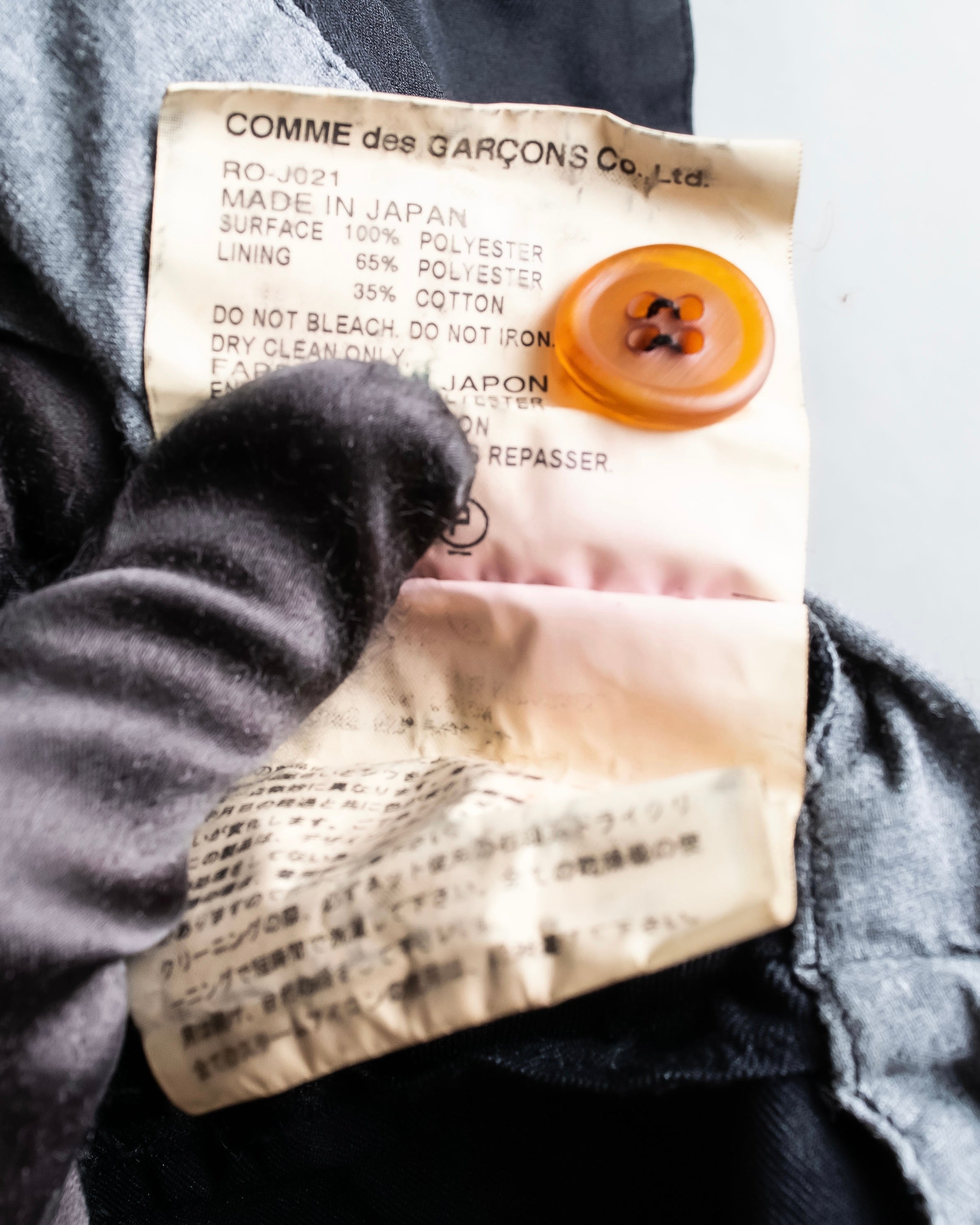 "COMME des GARCONS
COMME des GARCONS" 6 button detail raw edge jacket