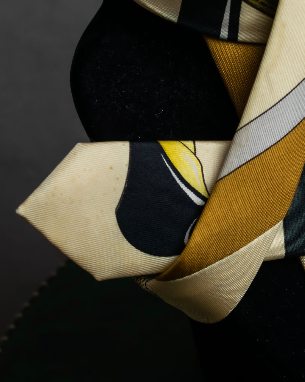 "HERMES" Horse harness motif silk neck tie