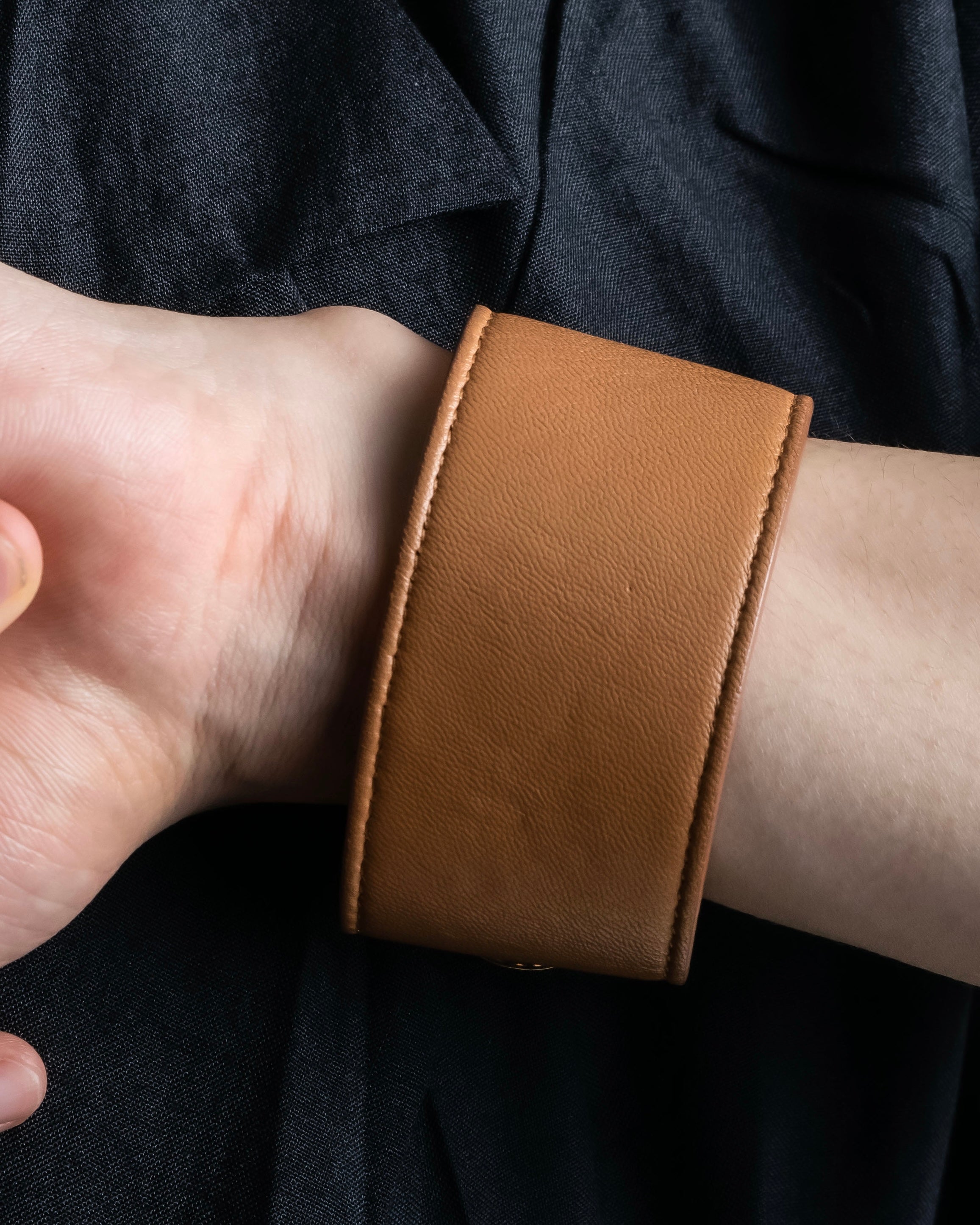 "Ferragamo" Gancini motif leather bangle