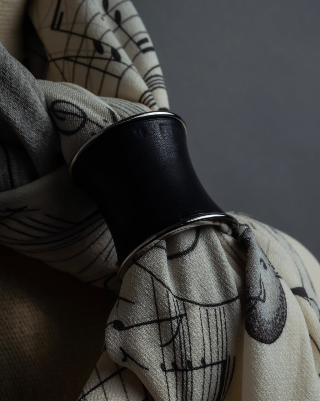 "HERMES" Drum-shaped calf leather scarf ring