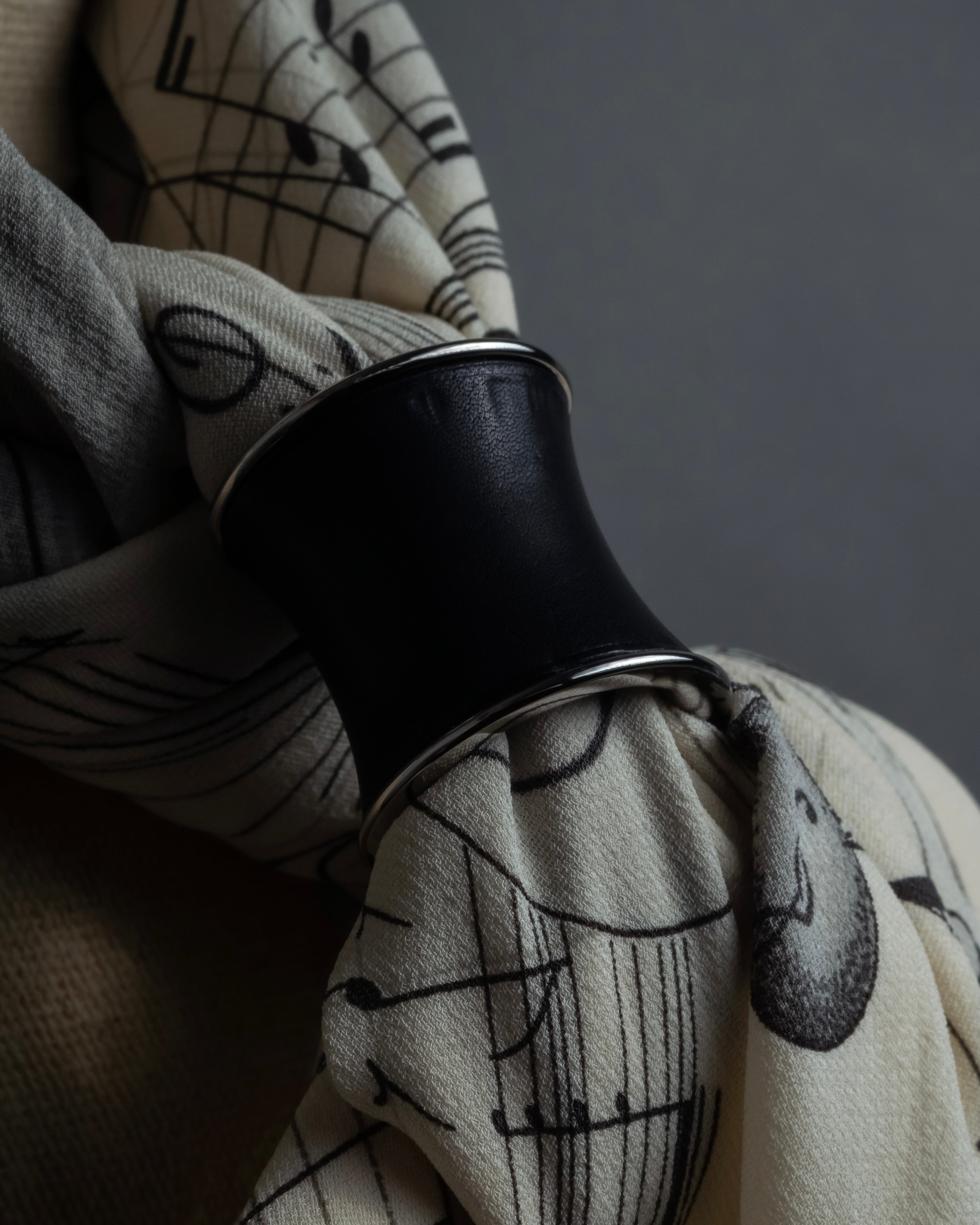 "HERMES" Drum-shaped calf leather scarf ring