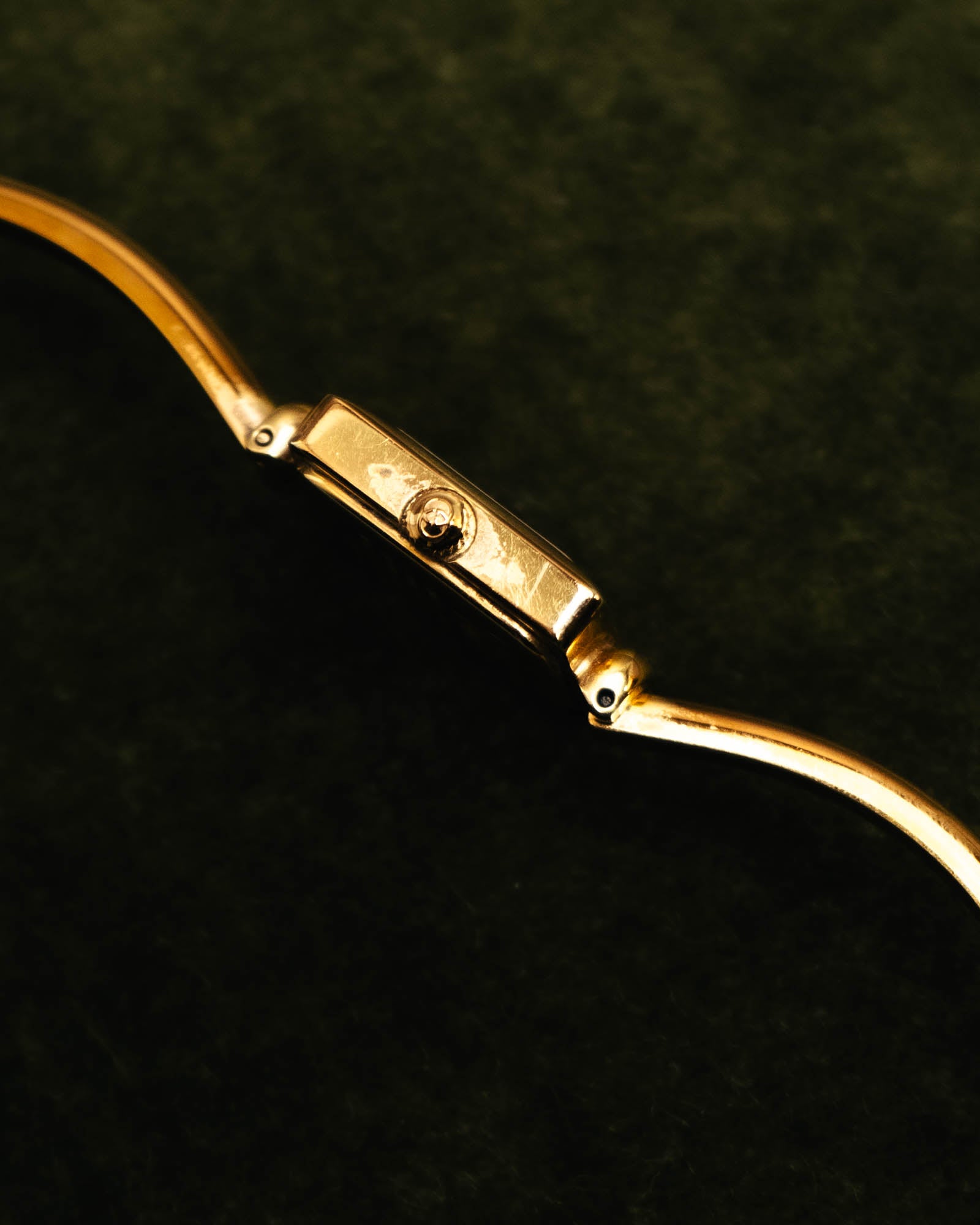 -SPECIAL- “GUCCI” 90’s-00’s 1900L gold tone bangle watch