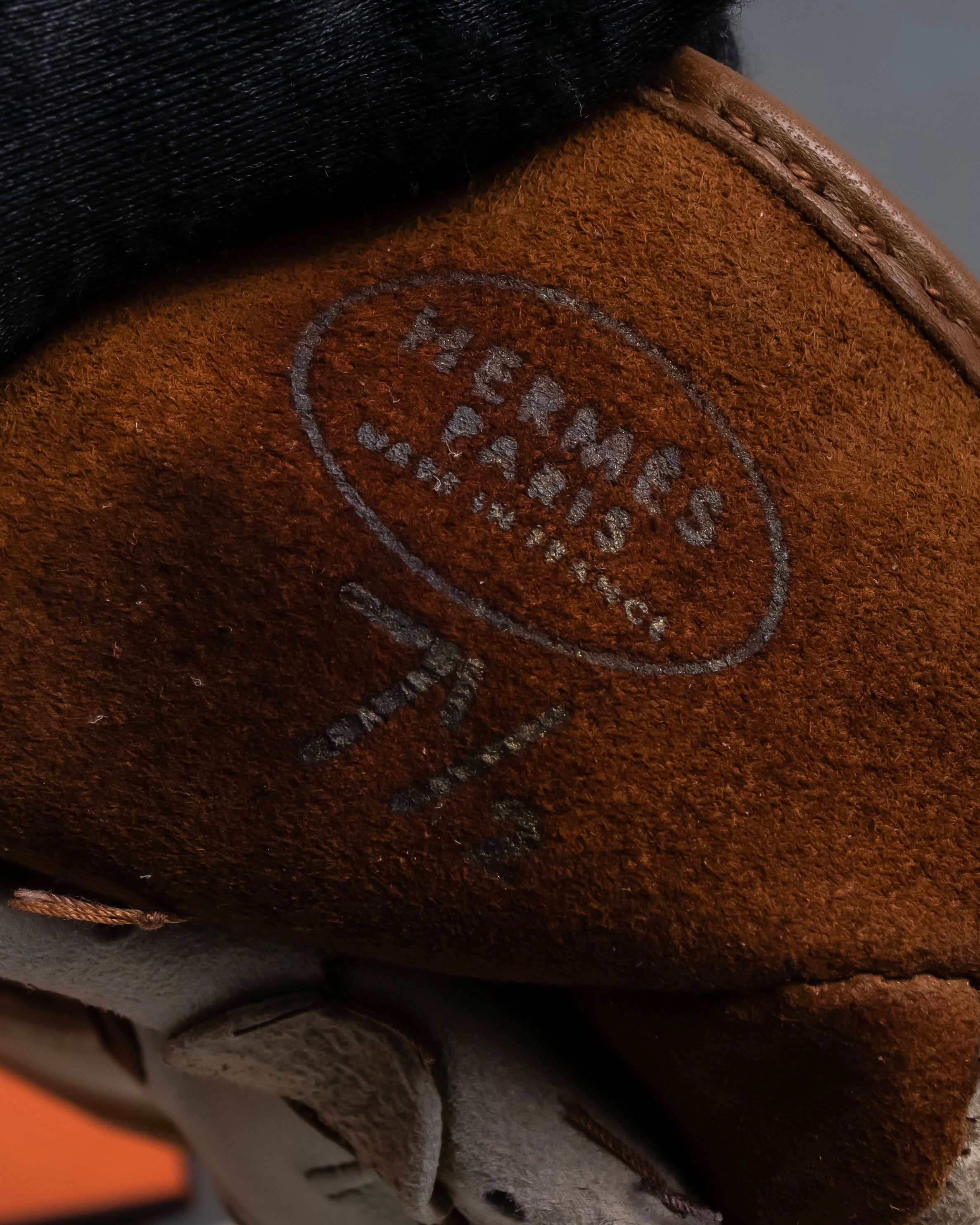 "HERMES" Dot perforation driving leather gloves