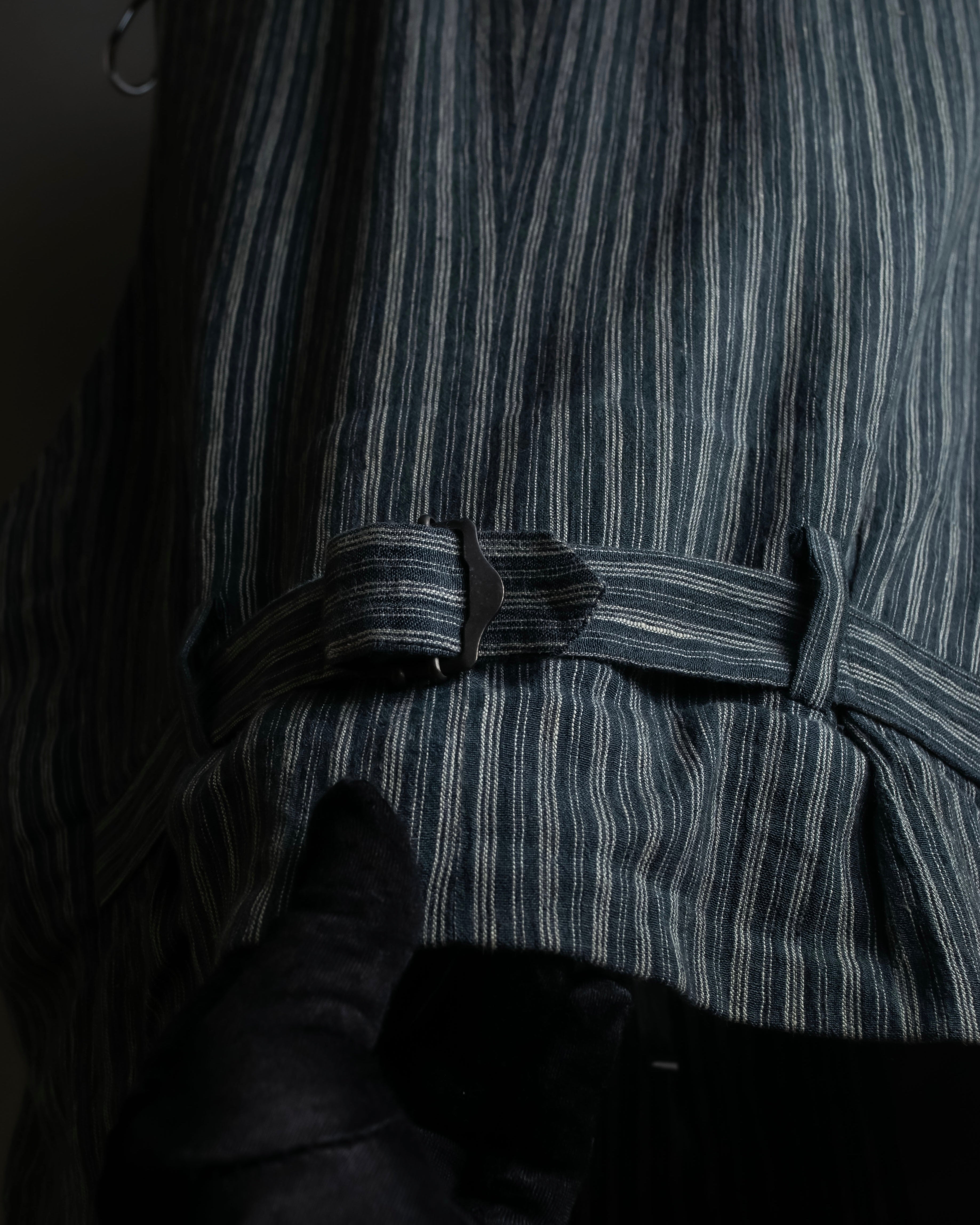 "ISSEY MIYAKE MEN" Random stripe pattern V-neck vest