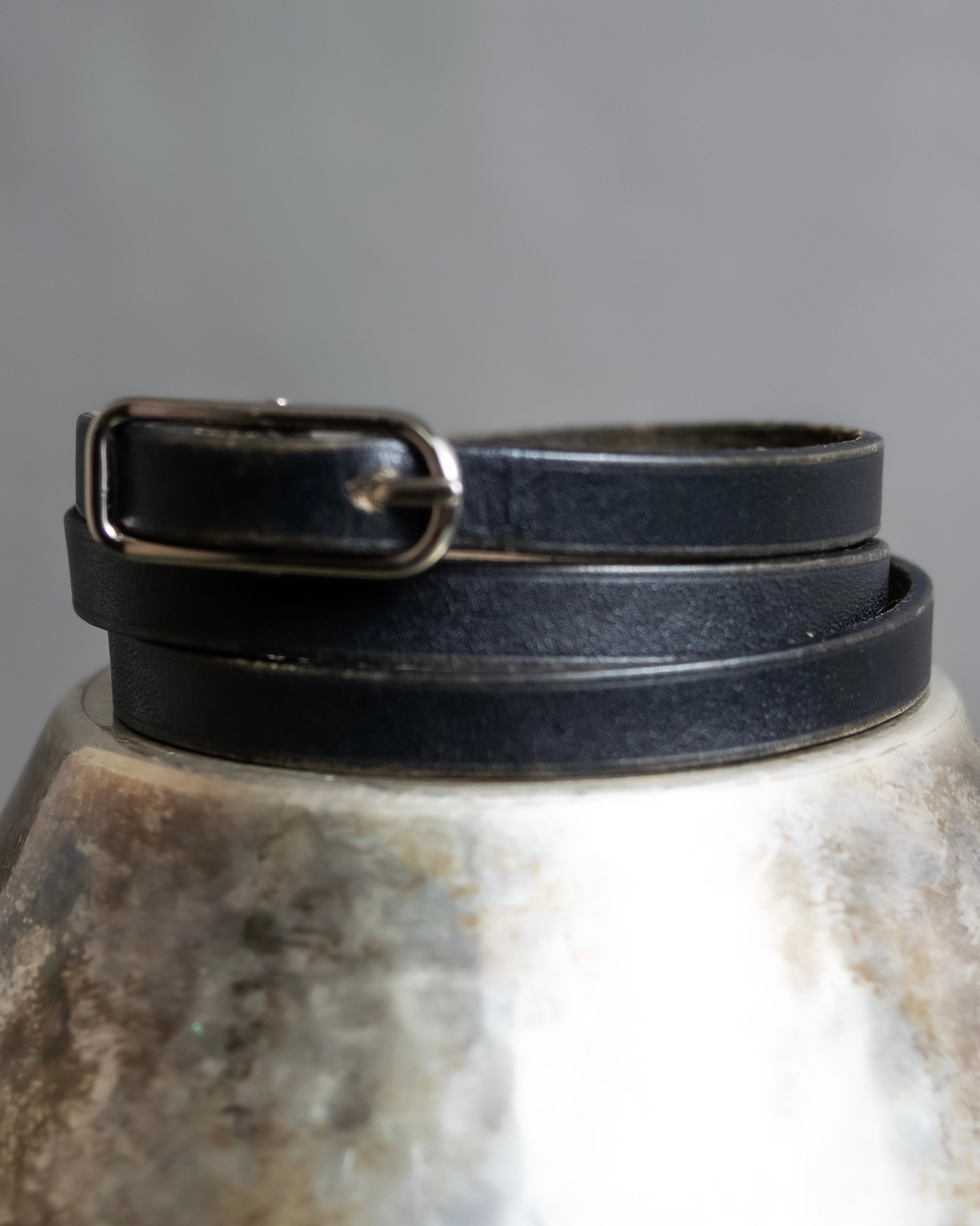 "HERMES" Single pin buckle leather narrow bracelet