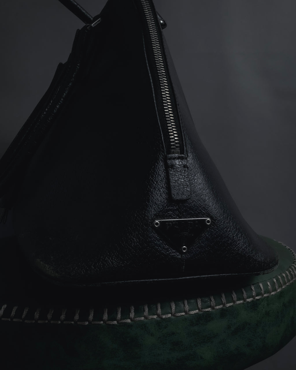 "PRADA" 90’s-00’s Vitello daino leather doctor bag