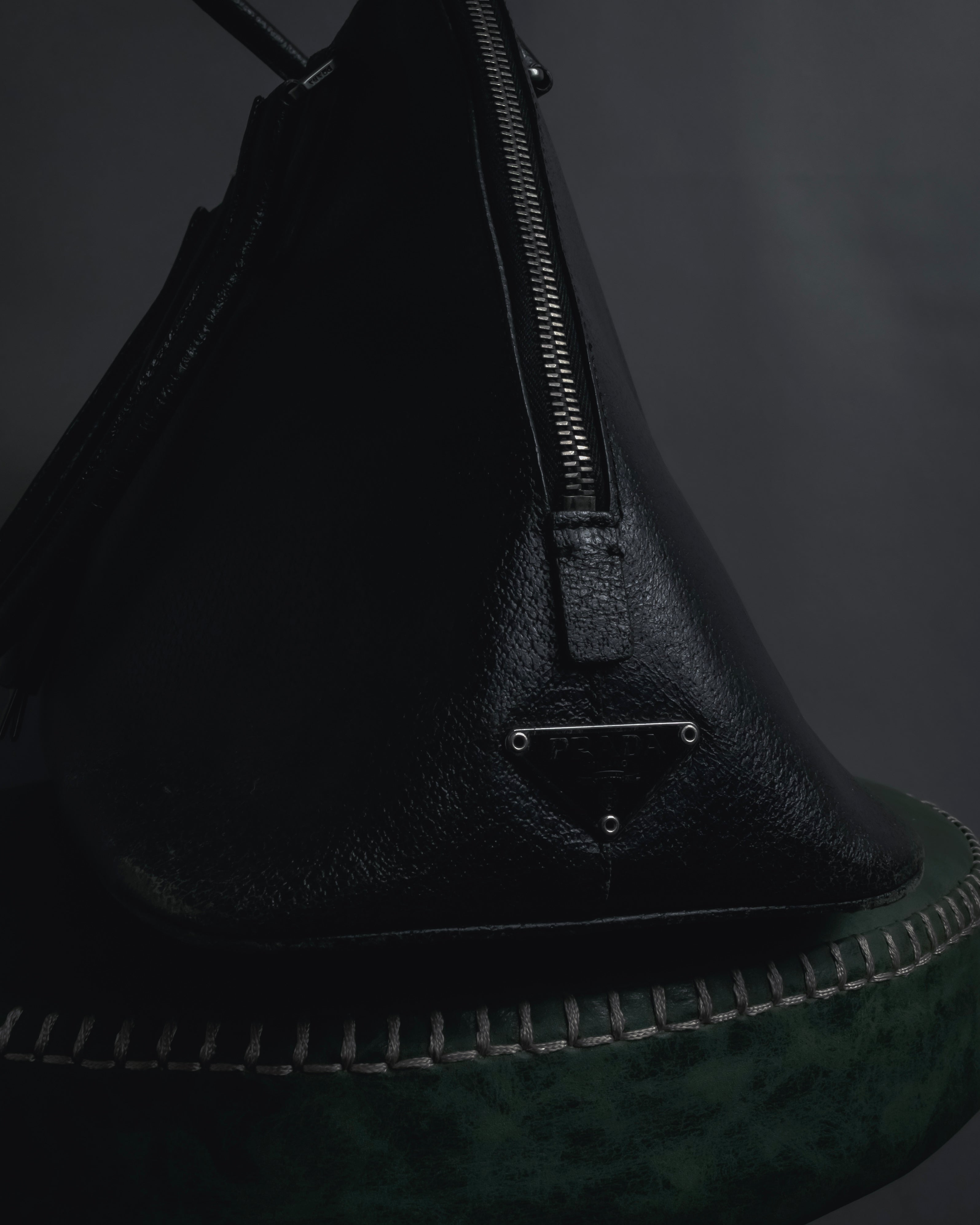 "PRADA" 90’s-00’s Vitello daino leather doctor bag