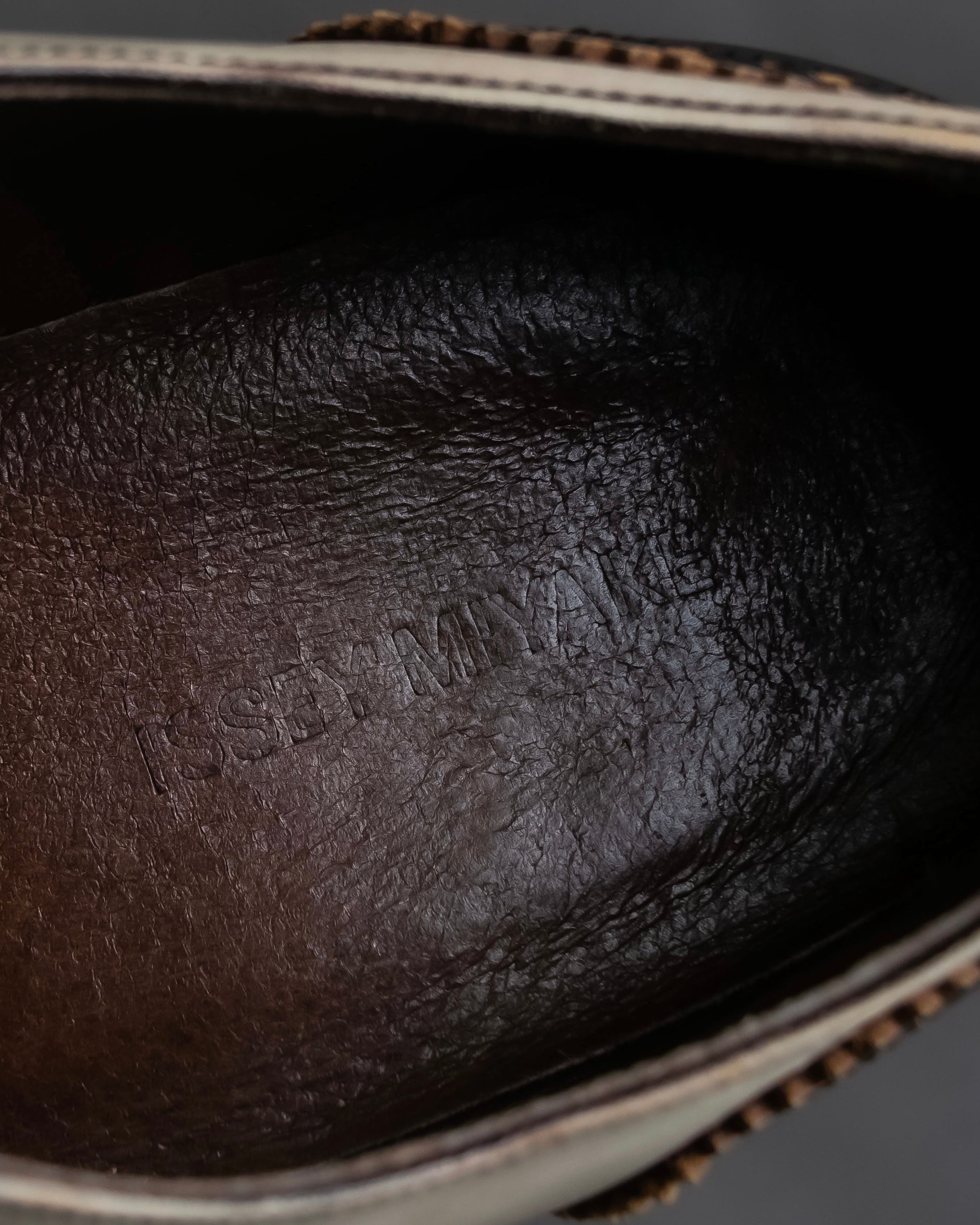 "ISSEY MIYAKE" Fade color wingtip leather shoes