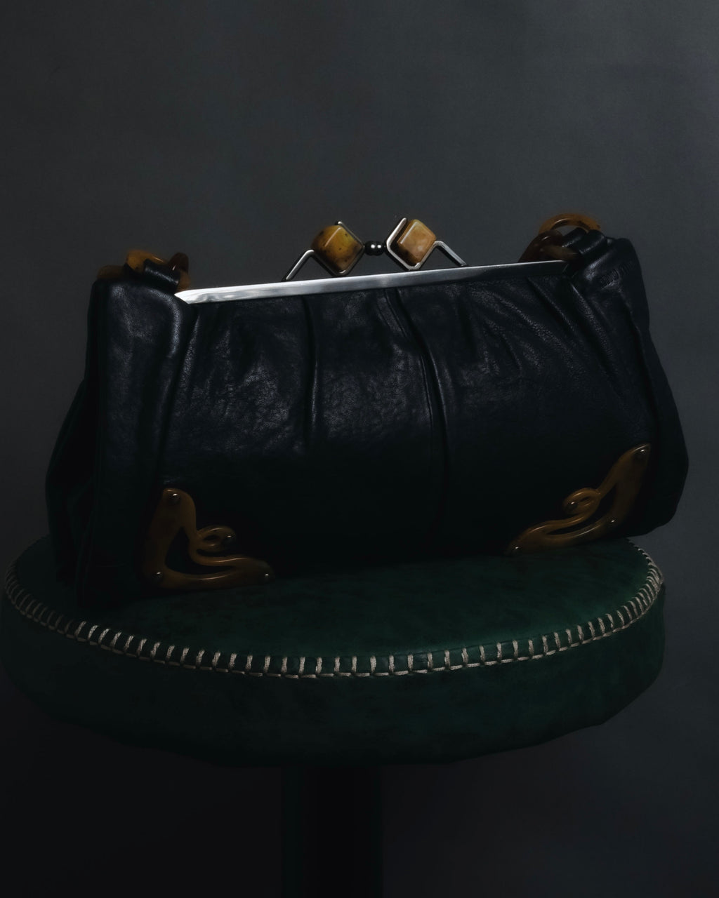 –SPECIAL– "MIU MIU"
Early 2000s bakelite effect chain frame bag