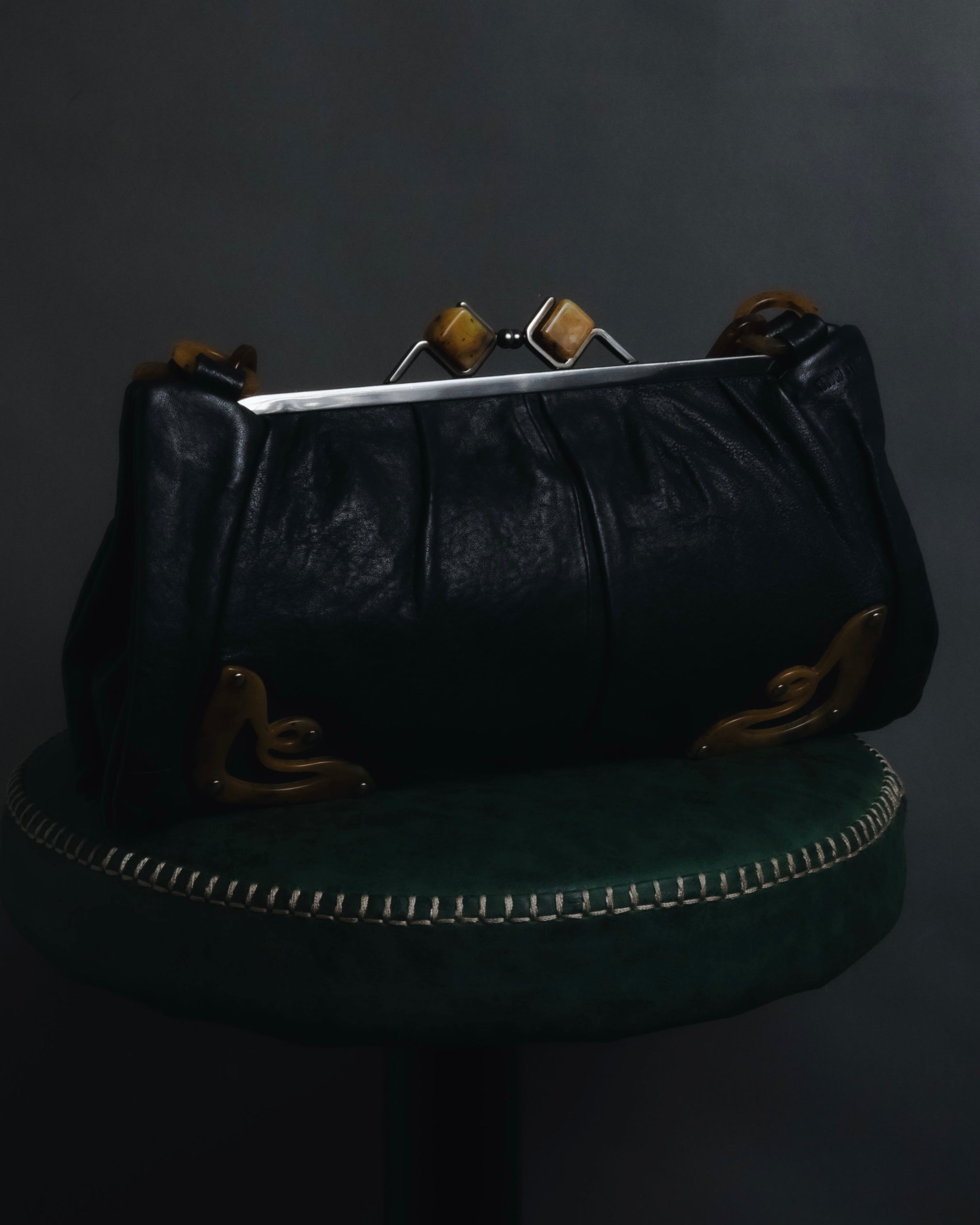 –SPECIAL– "MIU MIU"
Early 2000s bakelite effect chain frame bag