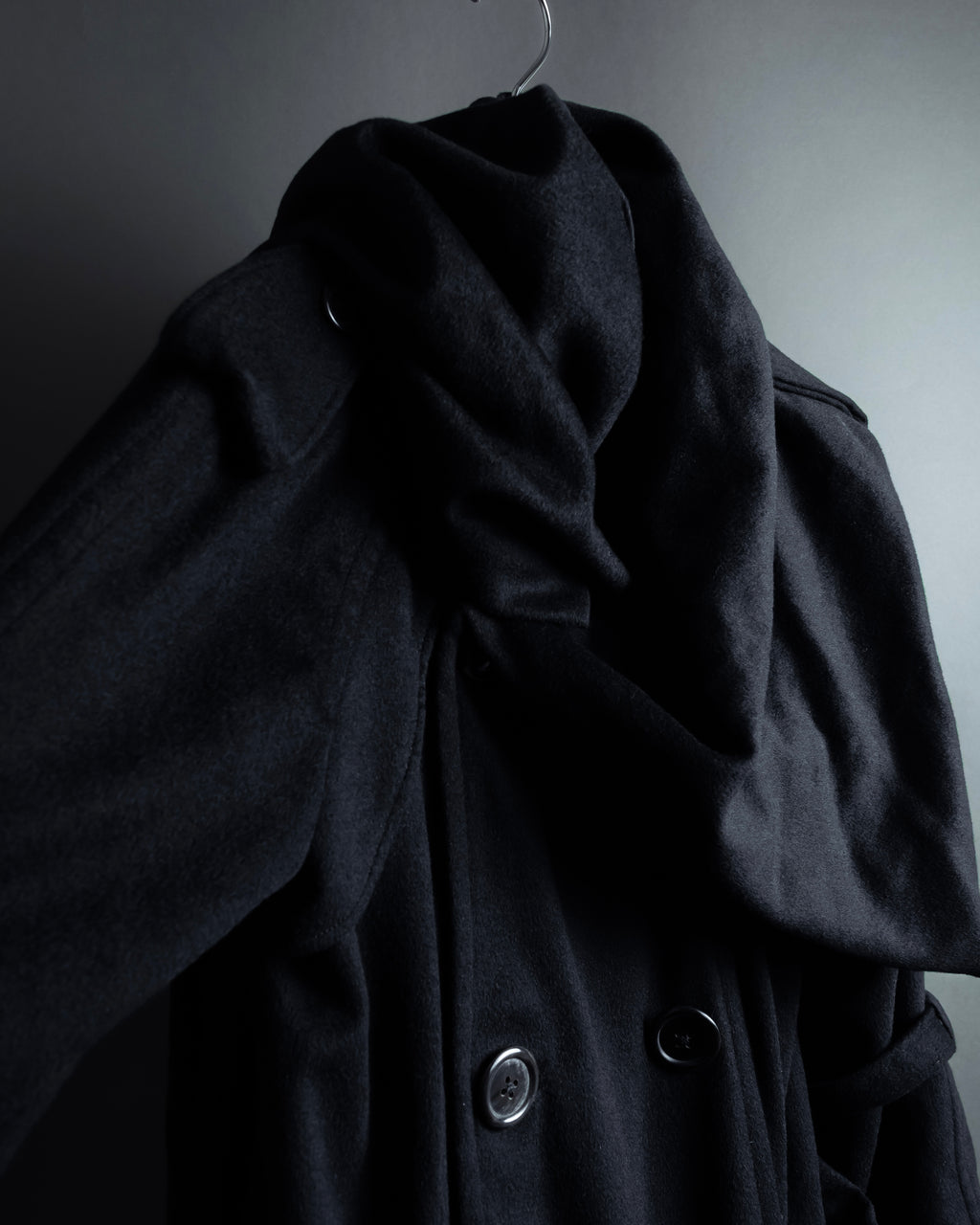 "TORUICHOU" Muffler-style collar military detail coat