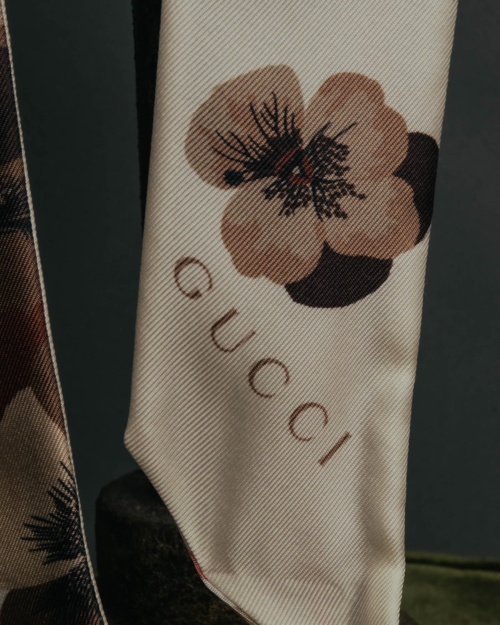 "GUCCI" 00's-10's Floral and striped silk neck bow scarf
